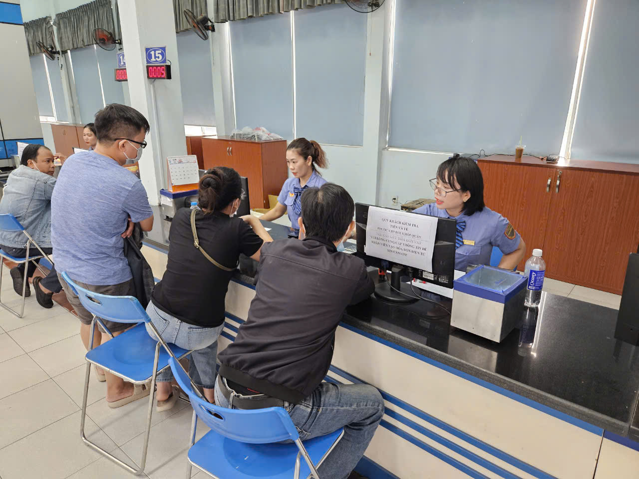 Hơn 26 ngh&igrave;n v&eacute; t&agrave;u Tết được kh&aacute;ch đặt mua sau 2 giờ mở b&aacute;n- Ảnh 1.