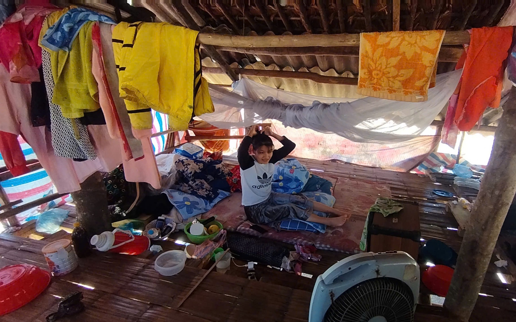 X&oacute;t cảnh nữ sinh ngh&egrave;o dang dở việc học, phải ngồi xe lăn do tai nạn giao th&ocirc;ng