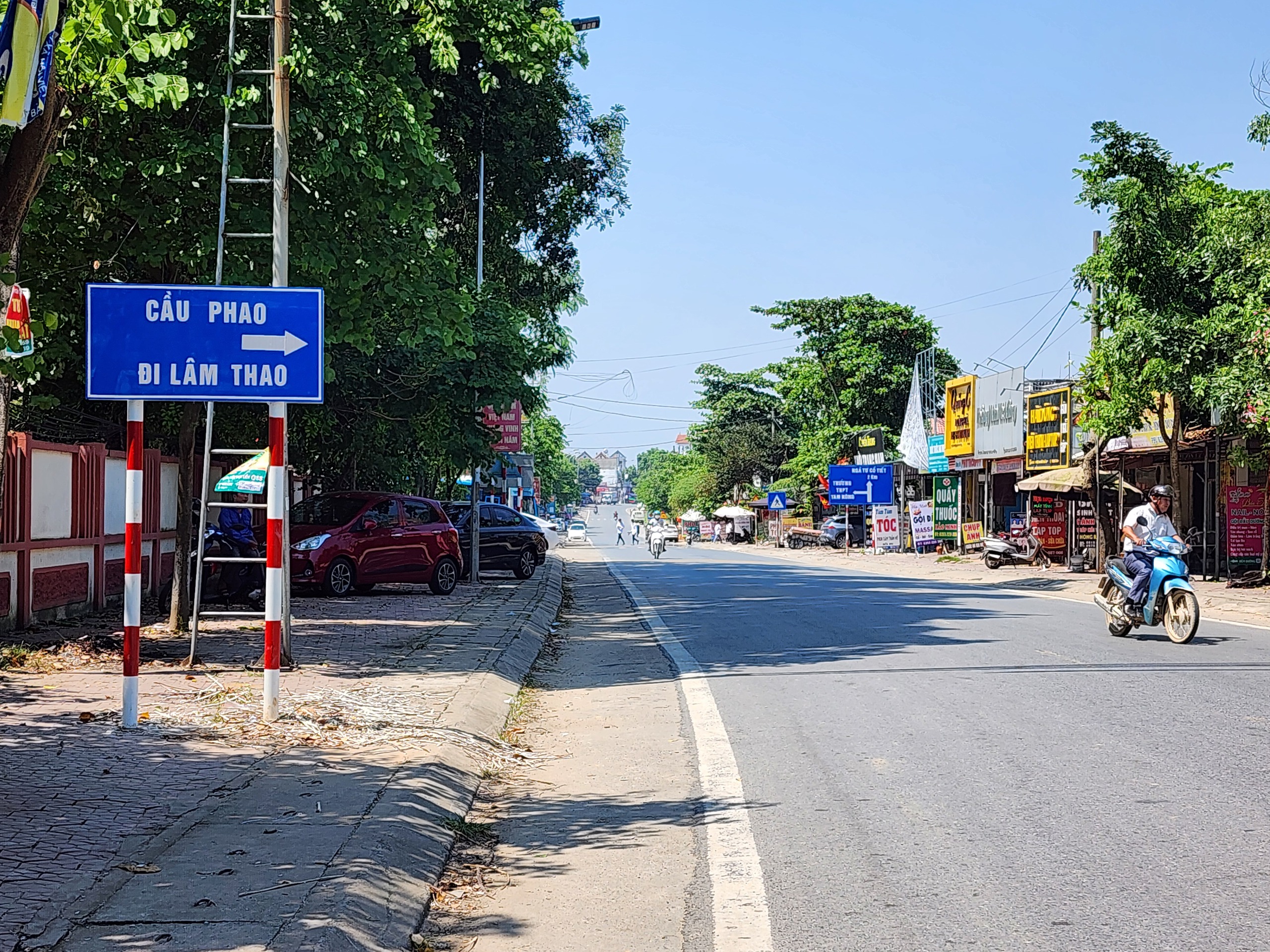 Người dân vui mừng khi cầu phao Phong Châu được nối lại- Ảnh 2. Người dân vui mừng khi cầu phao Phong Châu được nối lại- Ảnh 2.