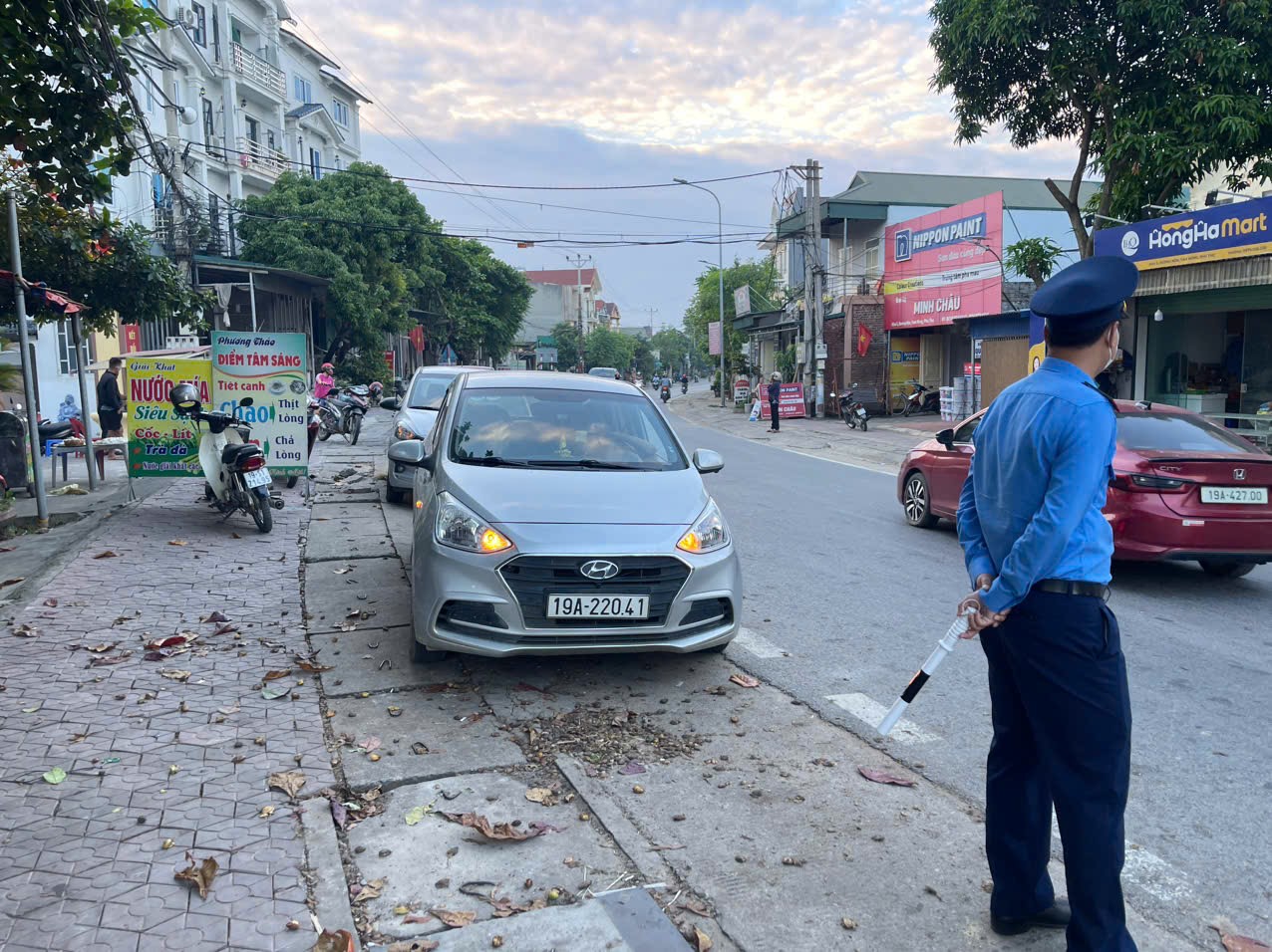 Người dân vui mừng khi cầu phao Phong Châu được nối lại- Ảnh 7. Người dân vui mừng khi cầu phao Phong Châu được nối lại- Ảnh 7.