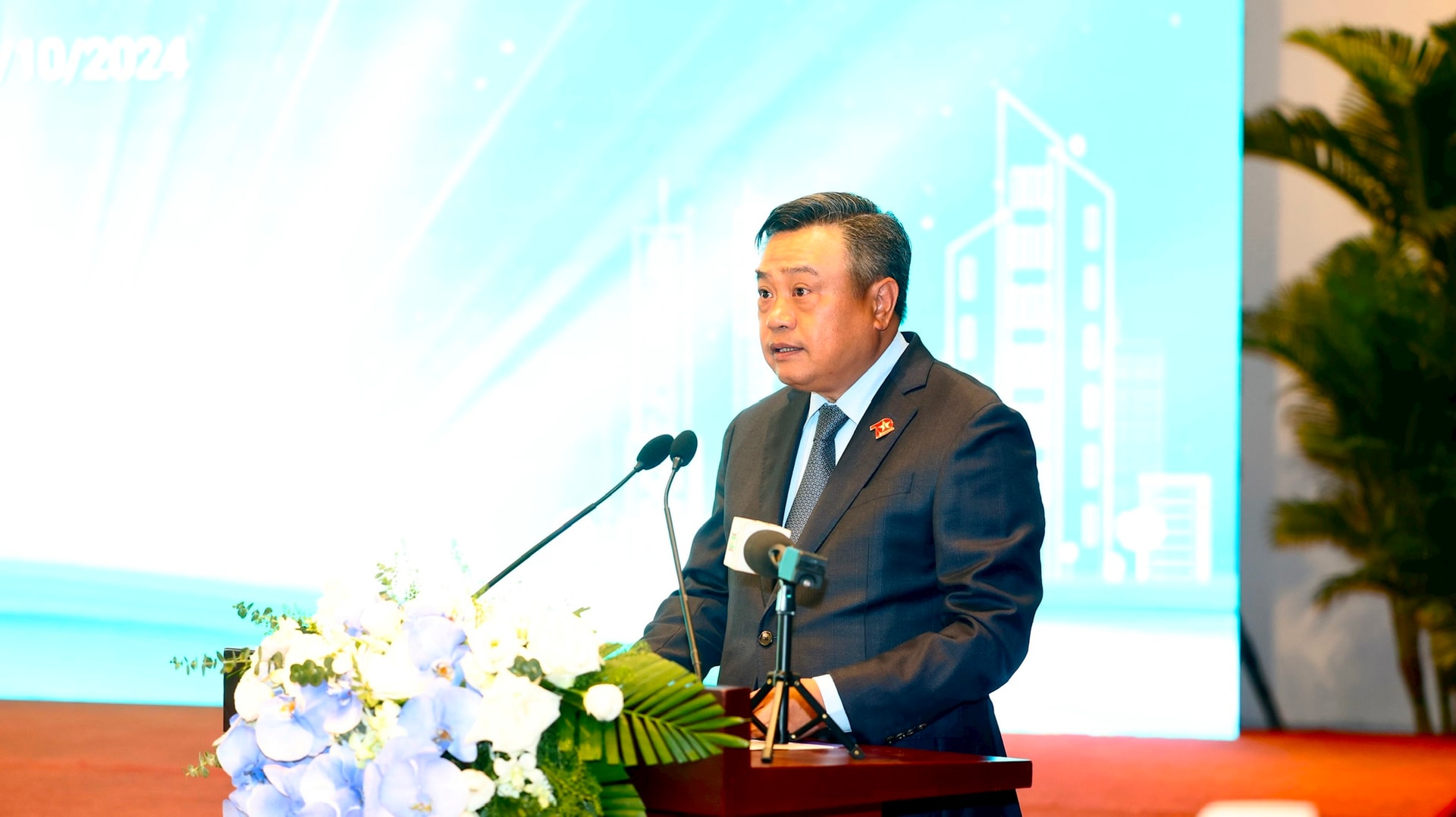 Cần trao cho Hà Nội quyền đặc biệt- Ảnh 1. Cần trao cho Hà Nội quyền đặc biệt- Ảnh 1.