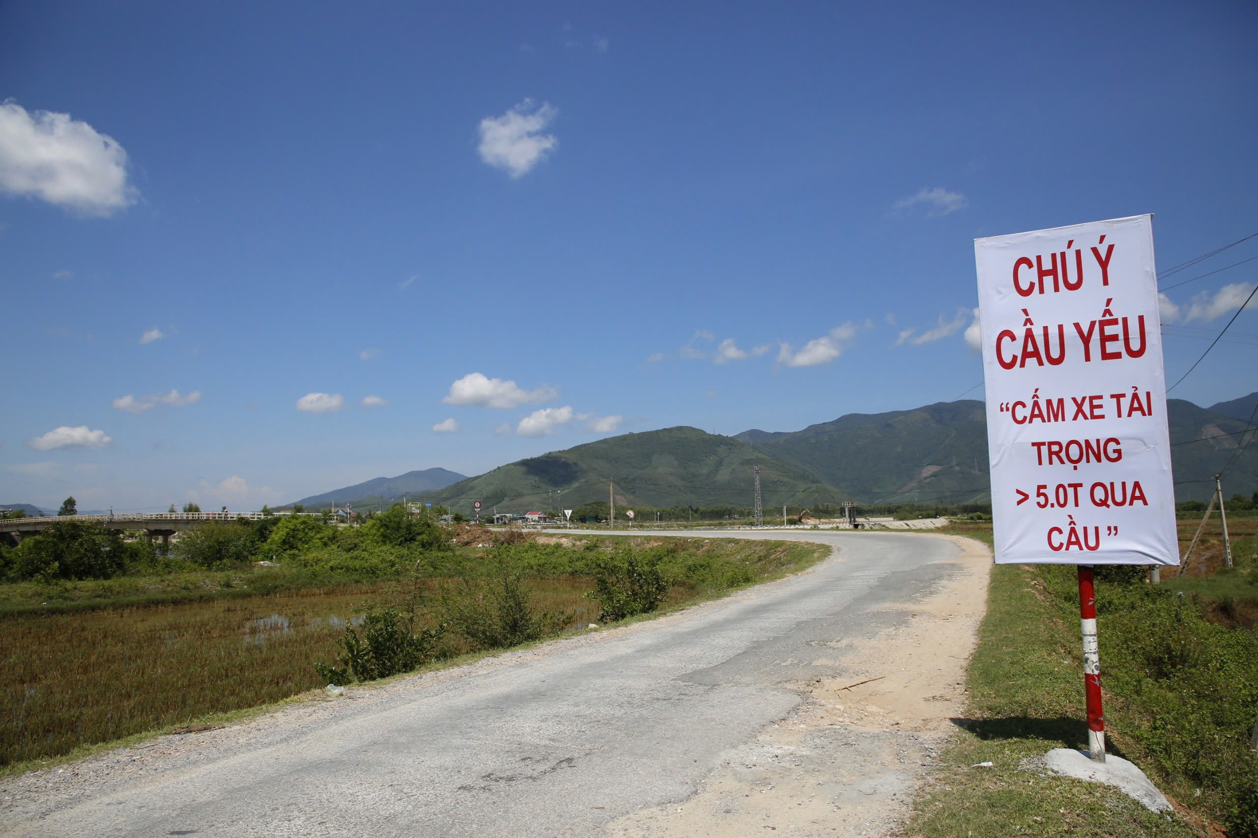 Chờ kiểm định để gia cường cầu yếu ở Quảng B&igrave;nh- Ảnh 3.