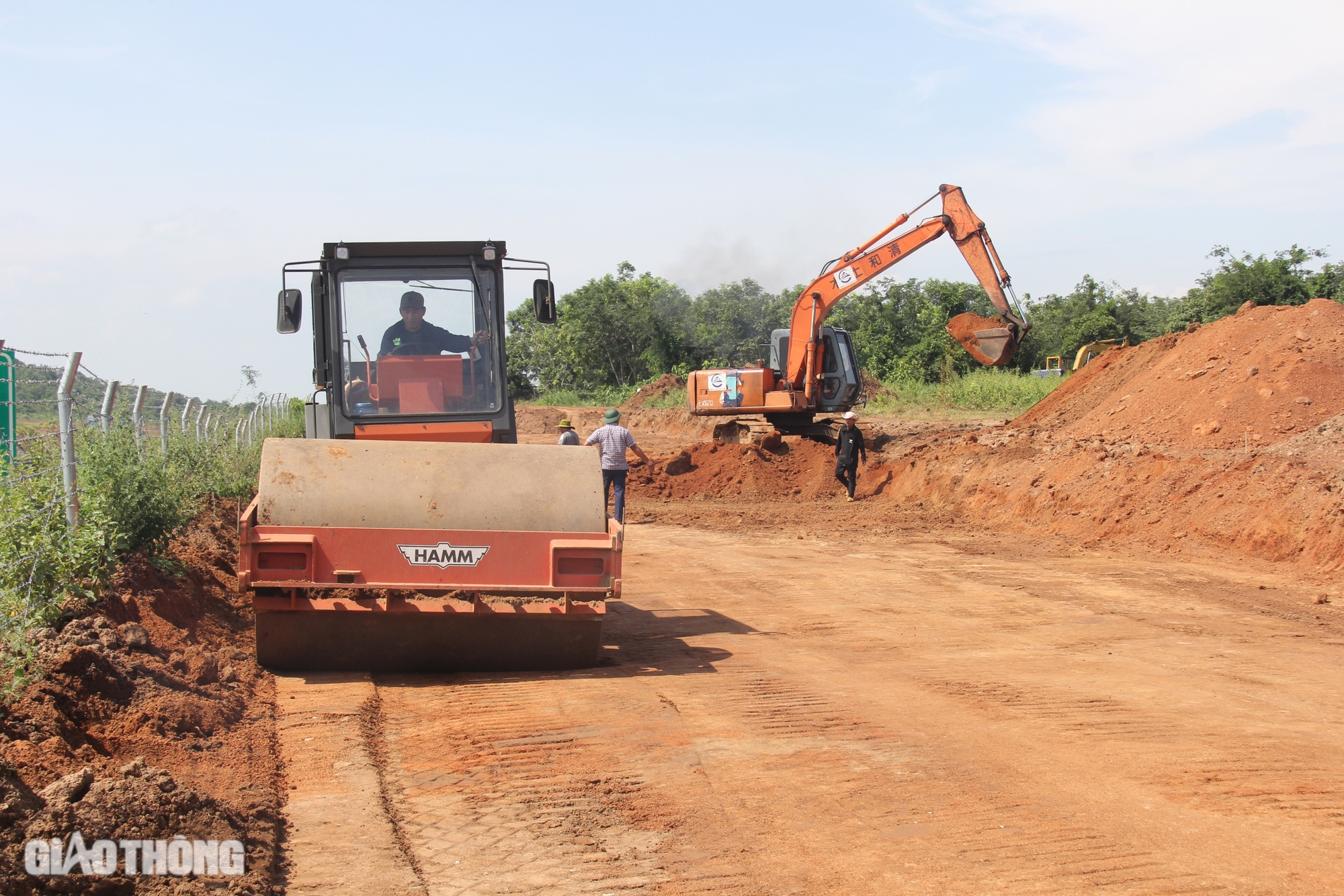 Ho&agrave;n th&agrave;nh đường gom d&acirc;n sinh cao tốc Vĩnh Hảo - Phan Thiết trong năm nay- Ảnh 2.