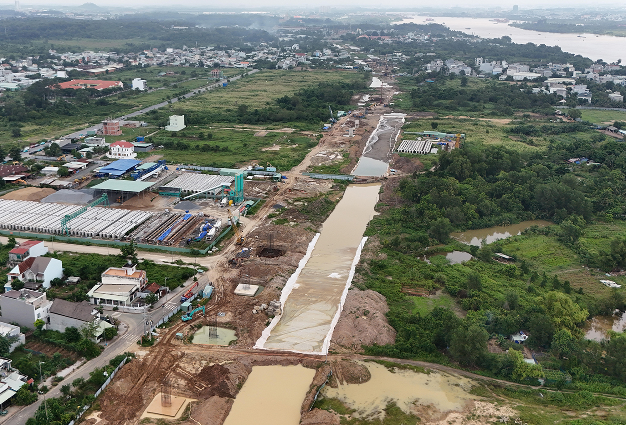 TP.HCM: Nh&agrave; thầu &ldquo;ngồi tr&ecirc;n lửa&rdquo; v&igrave; cước vận chuyển c&aacute;t- Ảnh 1.