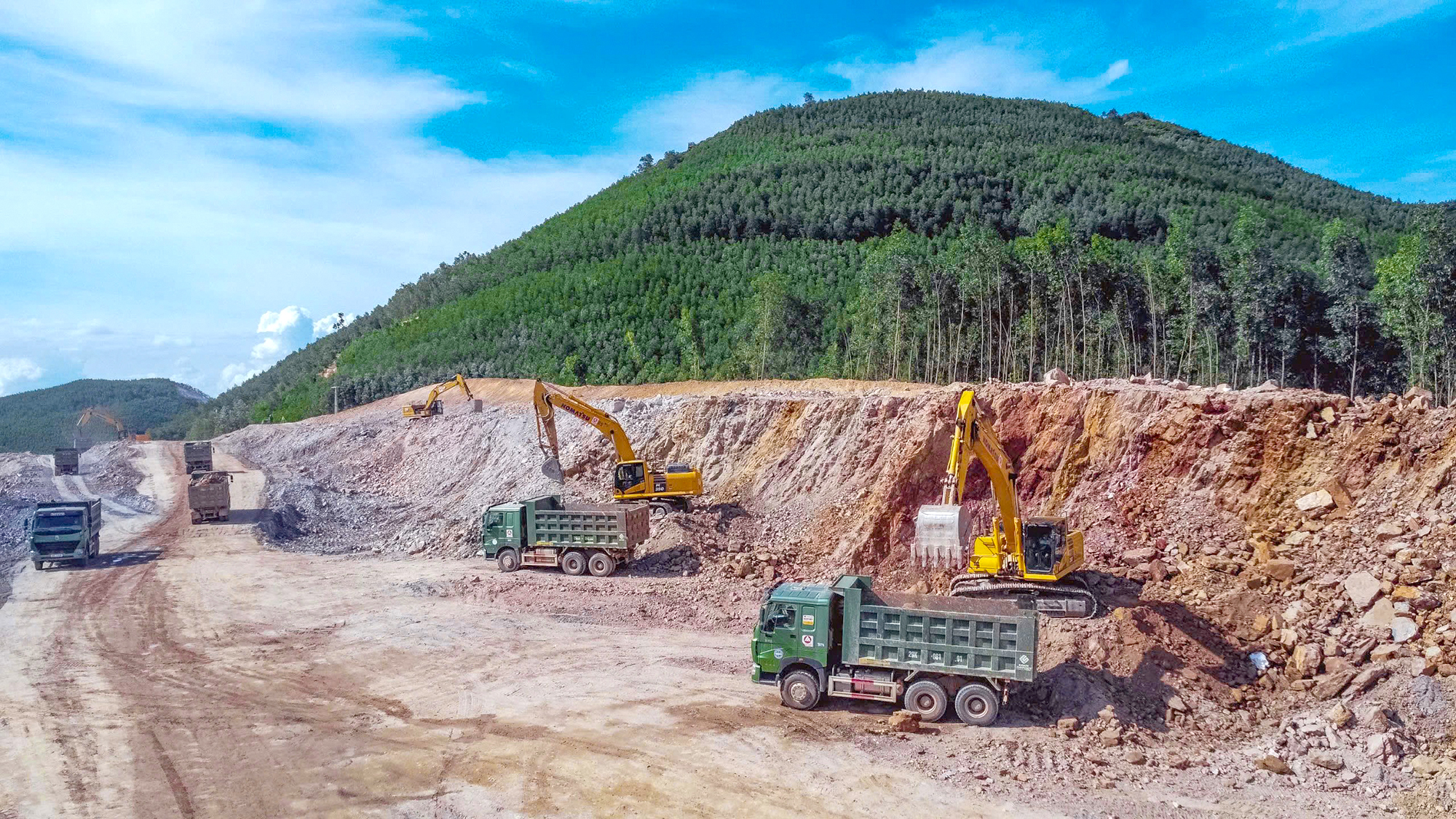 Đua tiến độ ho&agrave;n th&agrave;nh sớm 340km cao tốc Bắc - Nam- Ảnh 1.