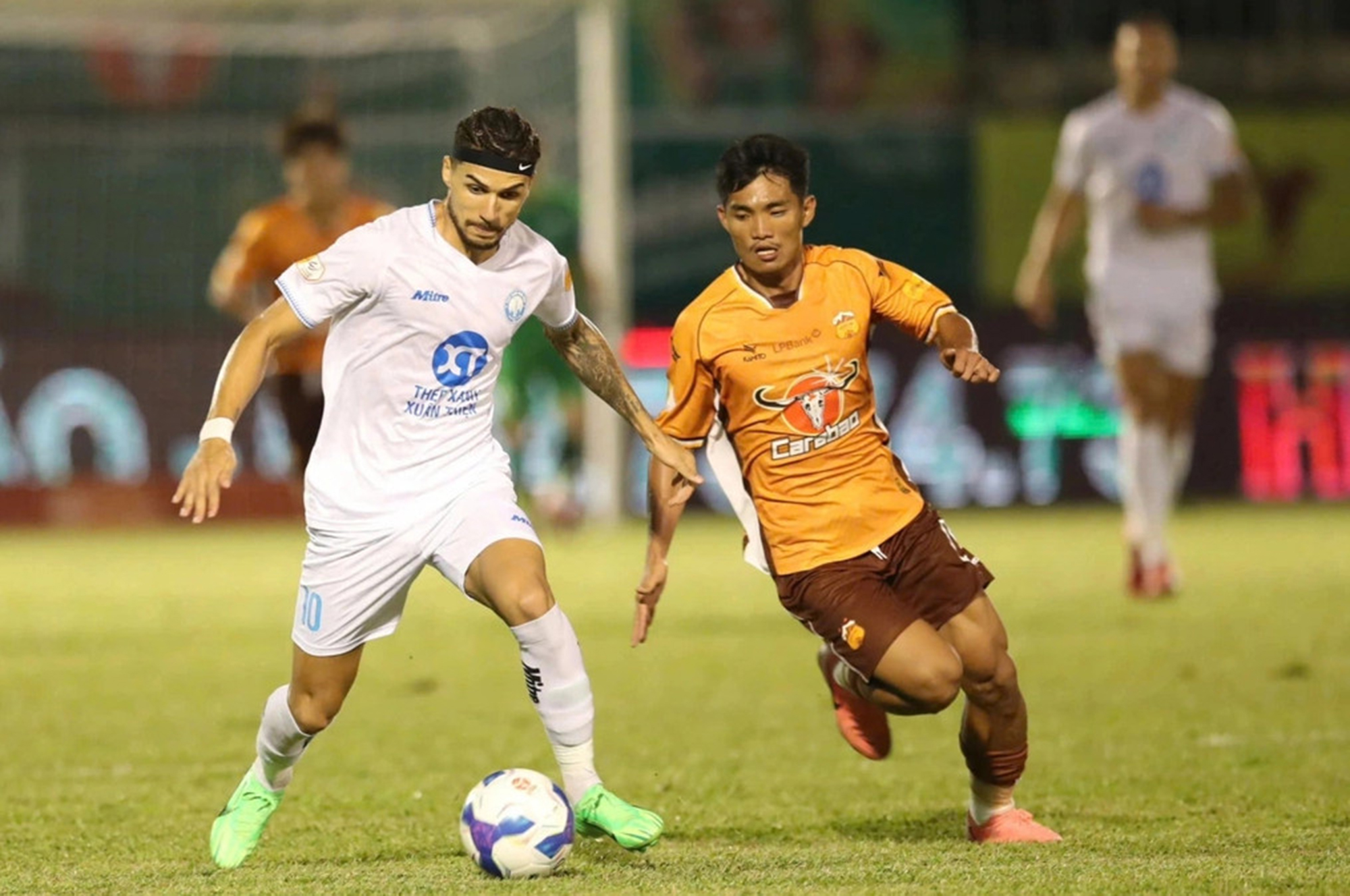 Bất ngờ tại V-League sau 4 v&ograve;ng đấu- Ảnh 1.