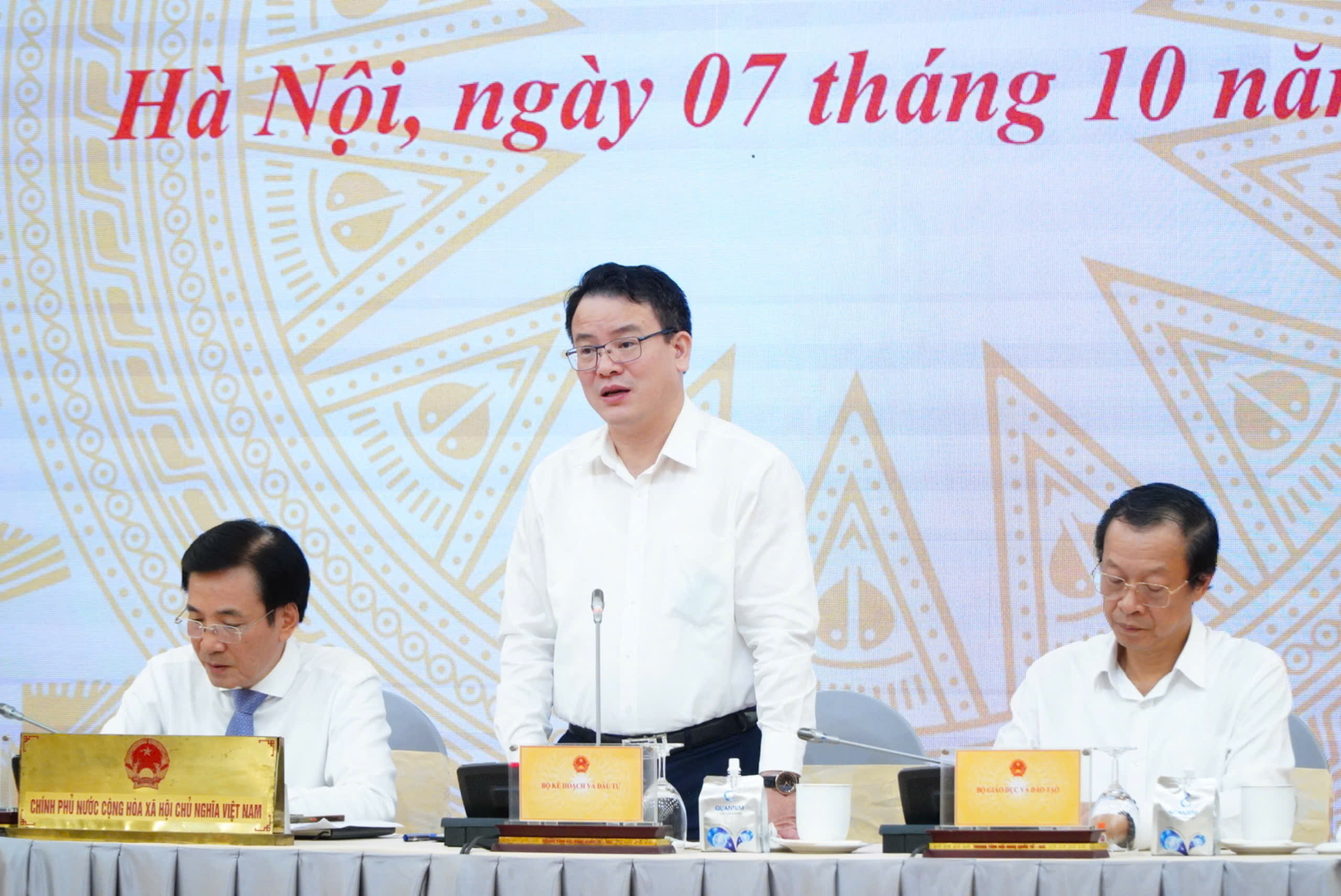 Phấn đấu tăng trưởng GDP năm 2024 khoảng tr&ecirc;n 7%- Ảnh 1.