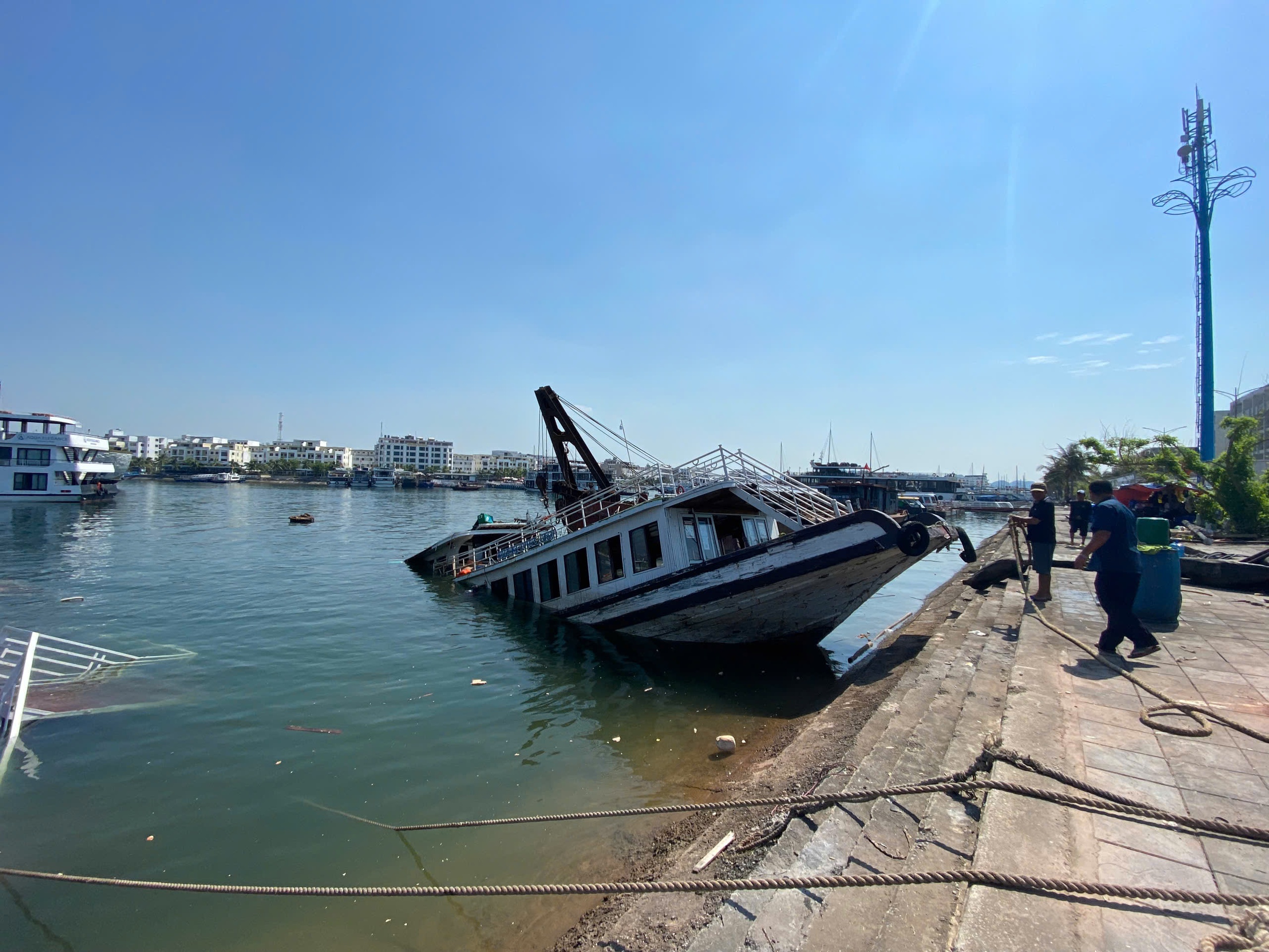 T&agrave;i sản tiền tỷ ng&acirc;m dưới biển, chủ t&agrave;u thuyền bị đắm ở Quảng Ninh mong được hỗ trợ- Ảnh 4.