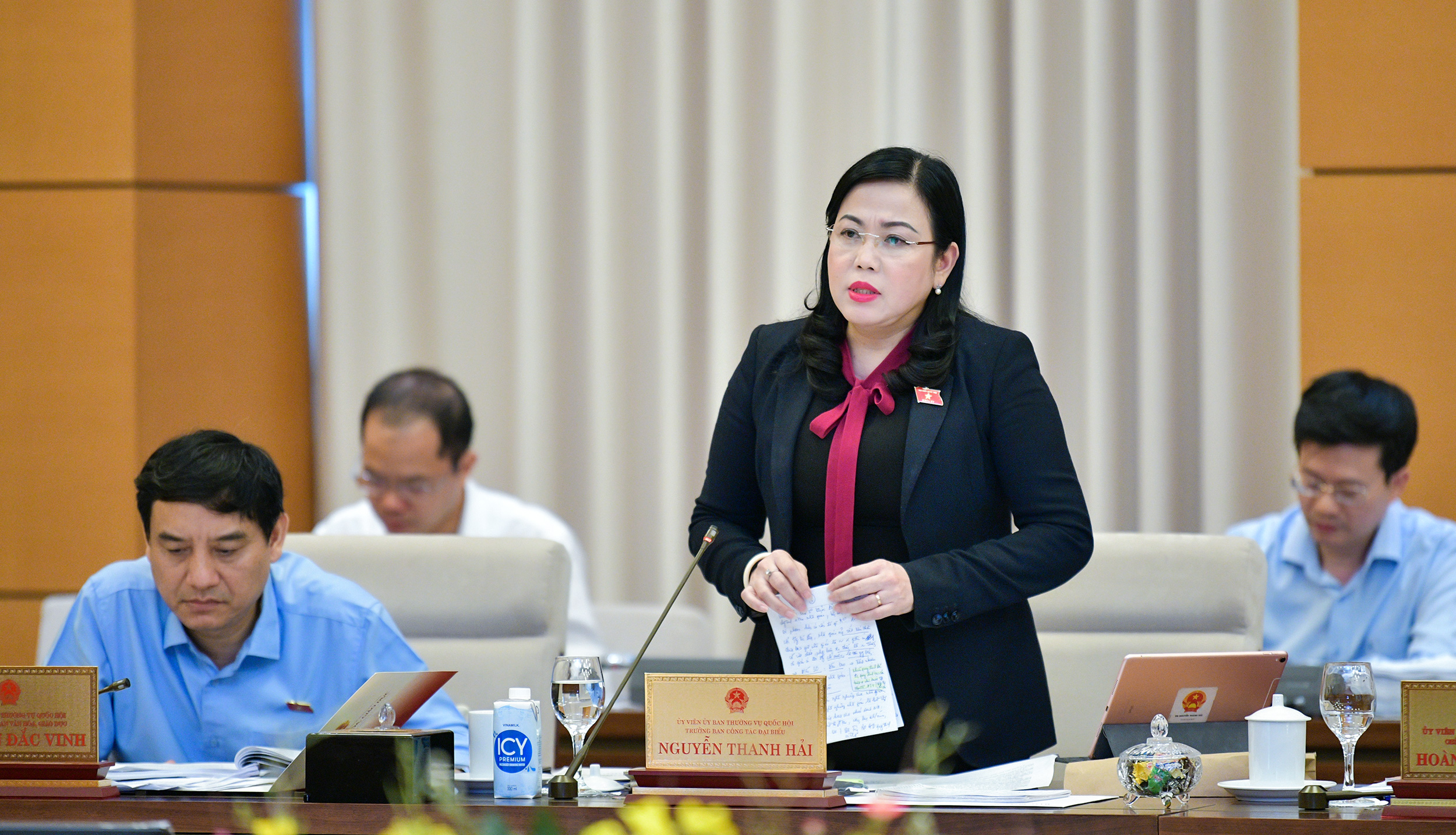 Trưởng Ban C&ocirc;ng t&aacute;c đại biểu n&oacute;i về vụ c&ocirc; gi&aacute;o th&acirc;n mật với nam sinh- Ảnh 1.