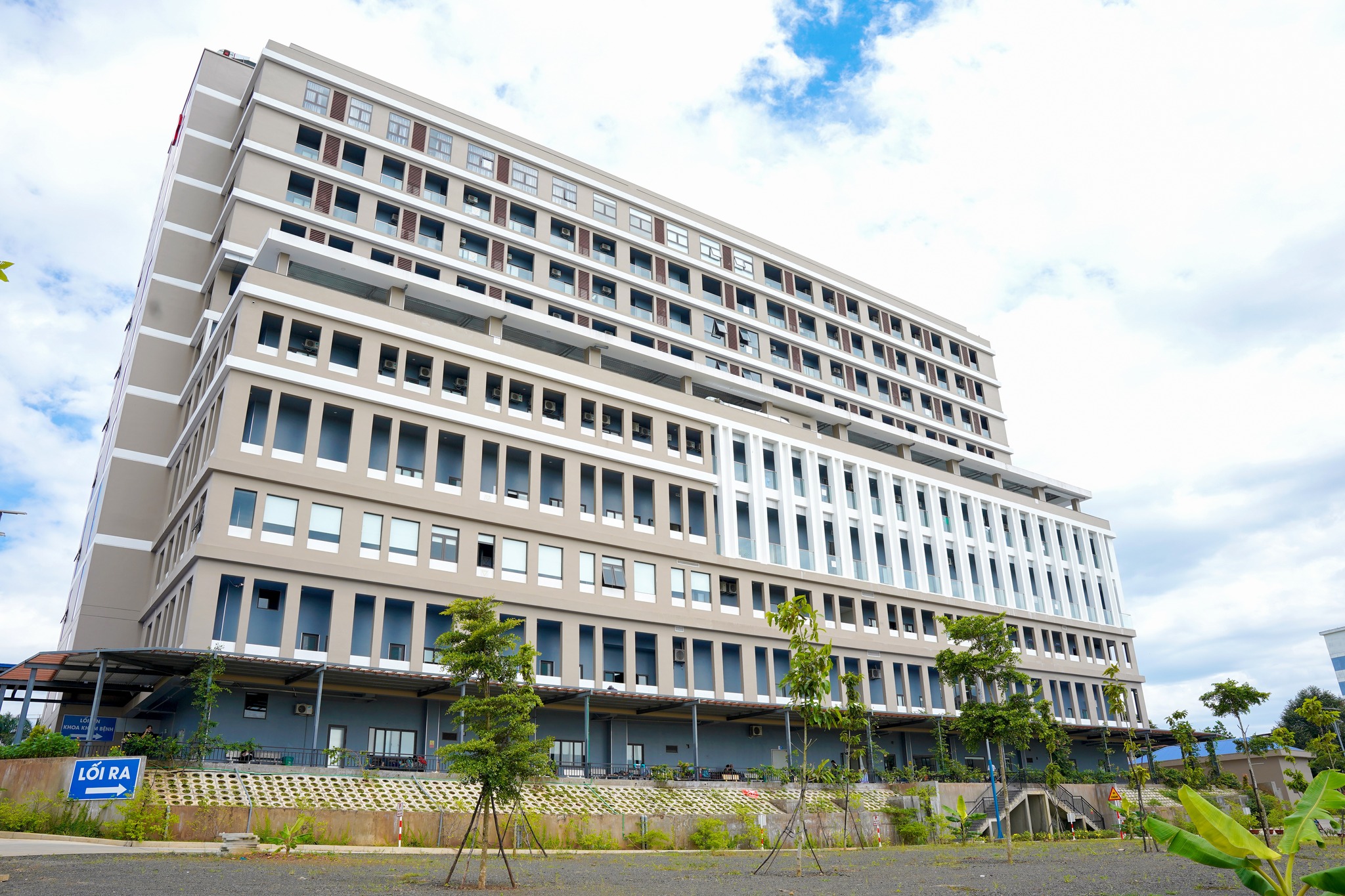 Người phụ nữ tử vong sau khi nhảy từ tầng 9 bệnh viện H&ugrave;ng Vương Gia Lai - Ảnh 1.