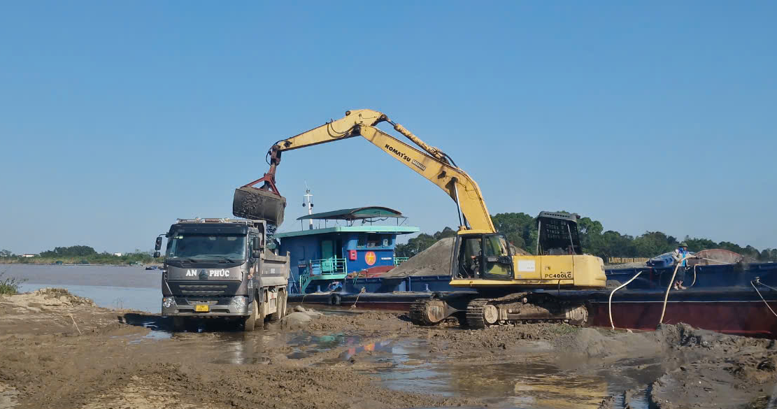 Phục vụ xong dự &aacute;n x&acirc;y cầu, trạm trộn b&ecirc; t&ocirc;ng hoạt động tr&aacute;i ph&eacute;p- Ảnh 1.