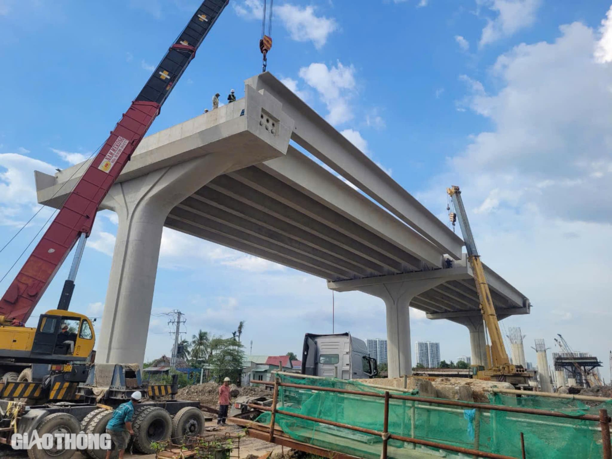 Đã lao lắp 6 nhịp cầu cạn dự án Vành đai 3 TP.HCM- Ảnh 1. Đã lao lắp 6 nhịp cầu cạn dự án Vành đai 3 TP.HCM- Ảnh 1.