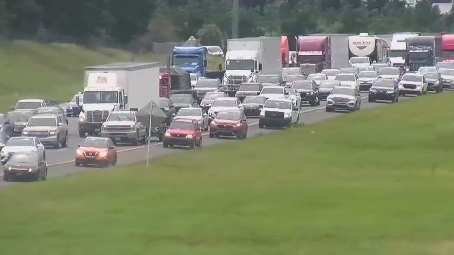 Người Mỹ đổ x&ocirc; sơ t&aacute;n trước si&ecirc;u b&atilde;o Milton, Thị trưởng cảnh b&aacute;o "nếu ở lại, bạn sẽ chết"- Ảnh 7.