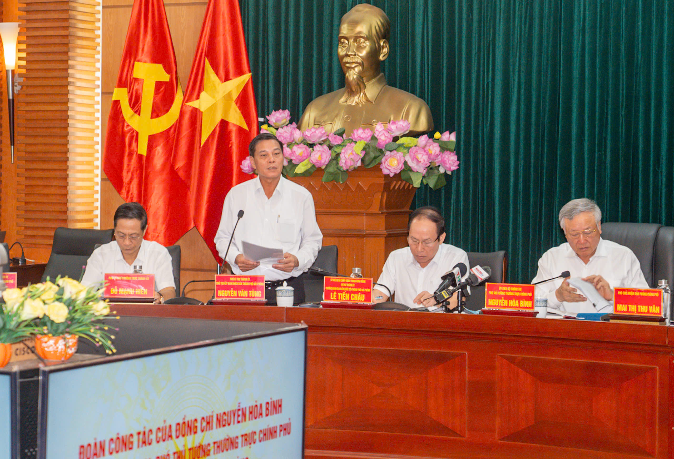 Ph&oacute; thủ tướng: Hải Ph&ograve;ng cần "c&uacute; h&iacute;ch" để bứt ph&aacute;- Ảnh 2.