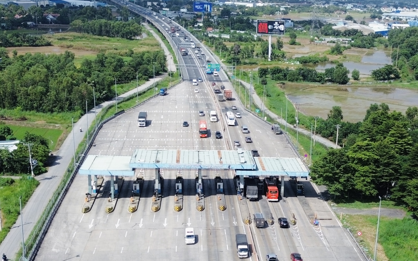 To&agrave;n cảnh cao tốc được đề xuất đầu tư 32.000 tỷ mở rộng l&ecirc;n 8 l&agrave;n xe
