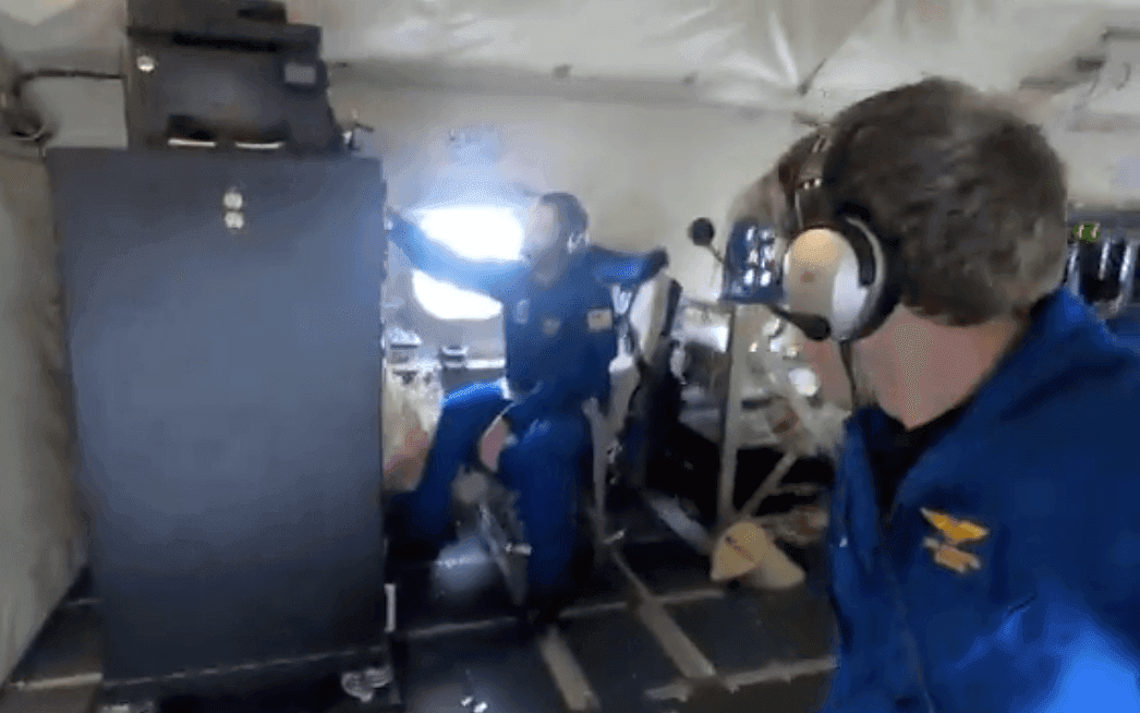 Câu chuyện cảm động giữa mắt bão Milton- Ảnh 2. Khoảnh khắc chuyên gia Mỹ bất chấp nguy hiểm đi máy bay xuyên qua siêu bão Milton