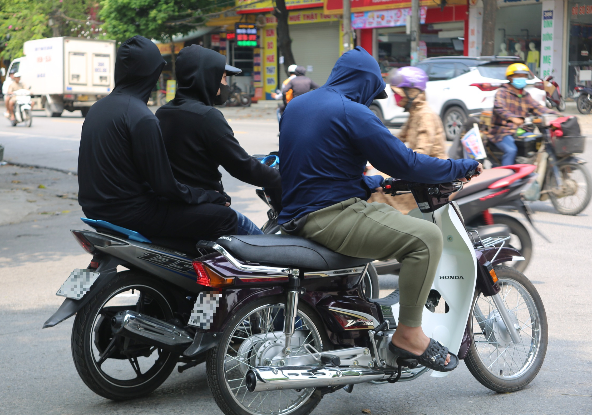 C&ocirc;ng an Thanh Ho&aacute; ho&aacute; trang xử l&yacute; h&agrave;ng trăm học sinh vi phạm giao th&ocirc;ng- Ảnh 3.