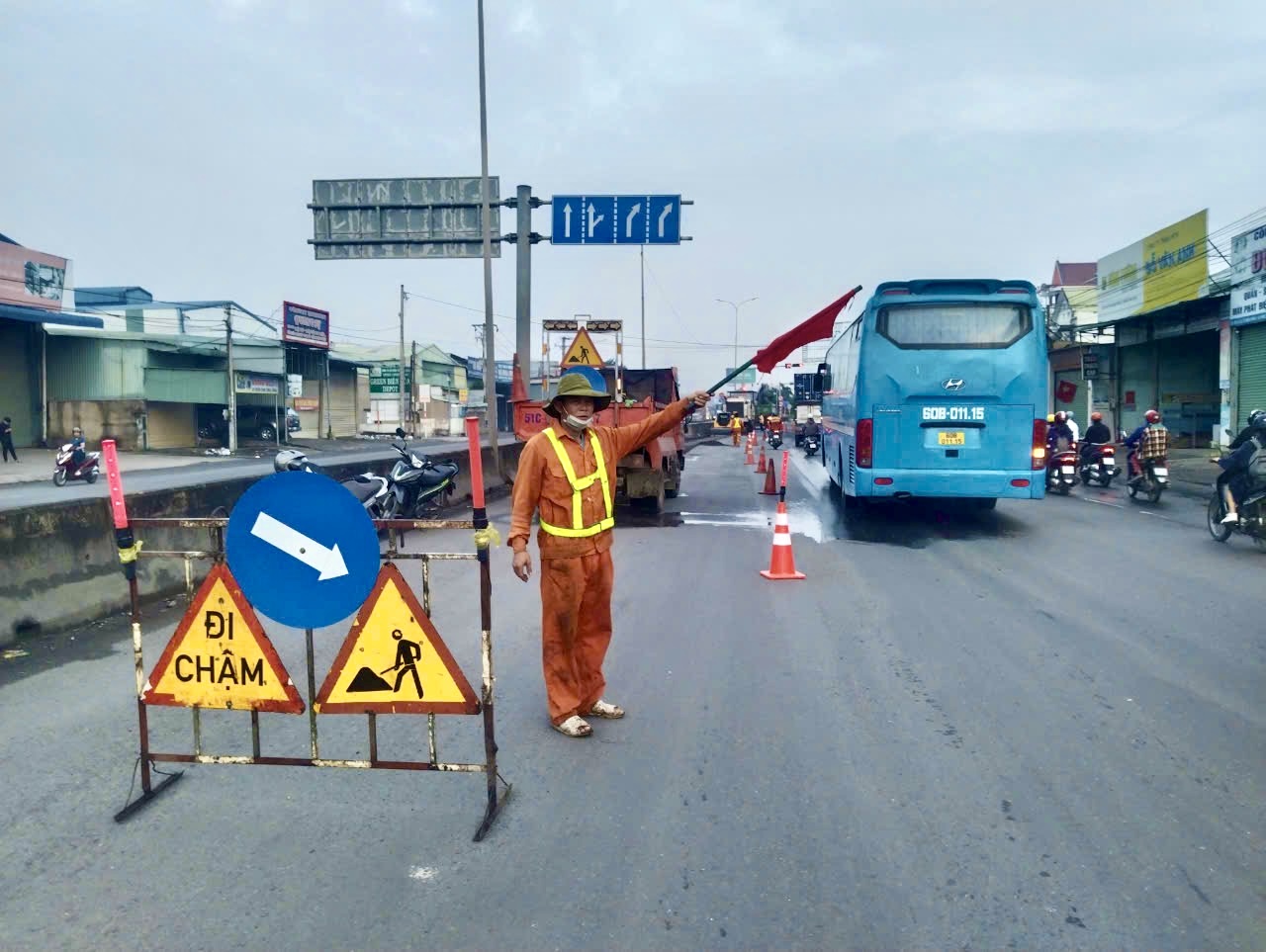 Sửa quốc lộ 51, c&aacute;c phương tiện đi đường n&agrave;o để tr&aacute;nh &ugrave;n tắc?- Ảnh 3.