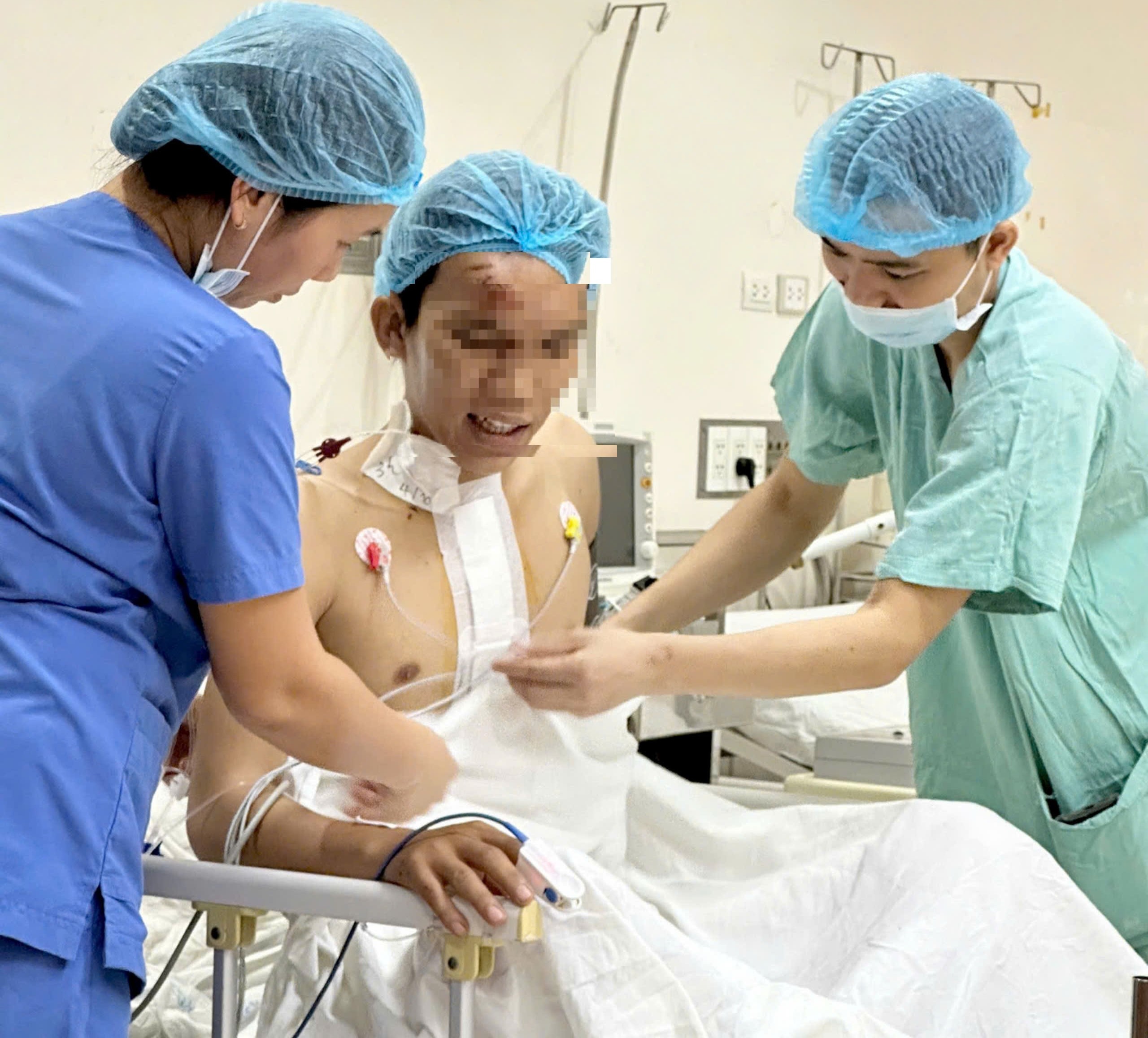K&iacute;ch hoạt quy tr&igrave;nh b&aacute;o động đỏ li&ecirc;n viện, cấp cứu bệnh nh&acirc;n TNGT vỡ tim- Ảnh 2.
