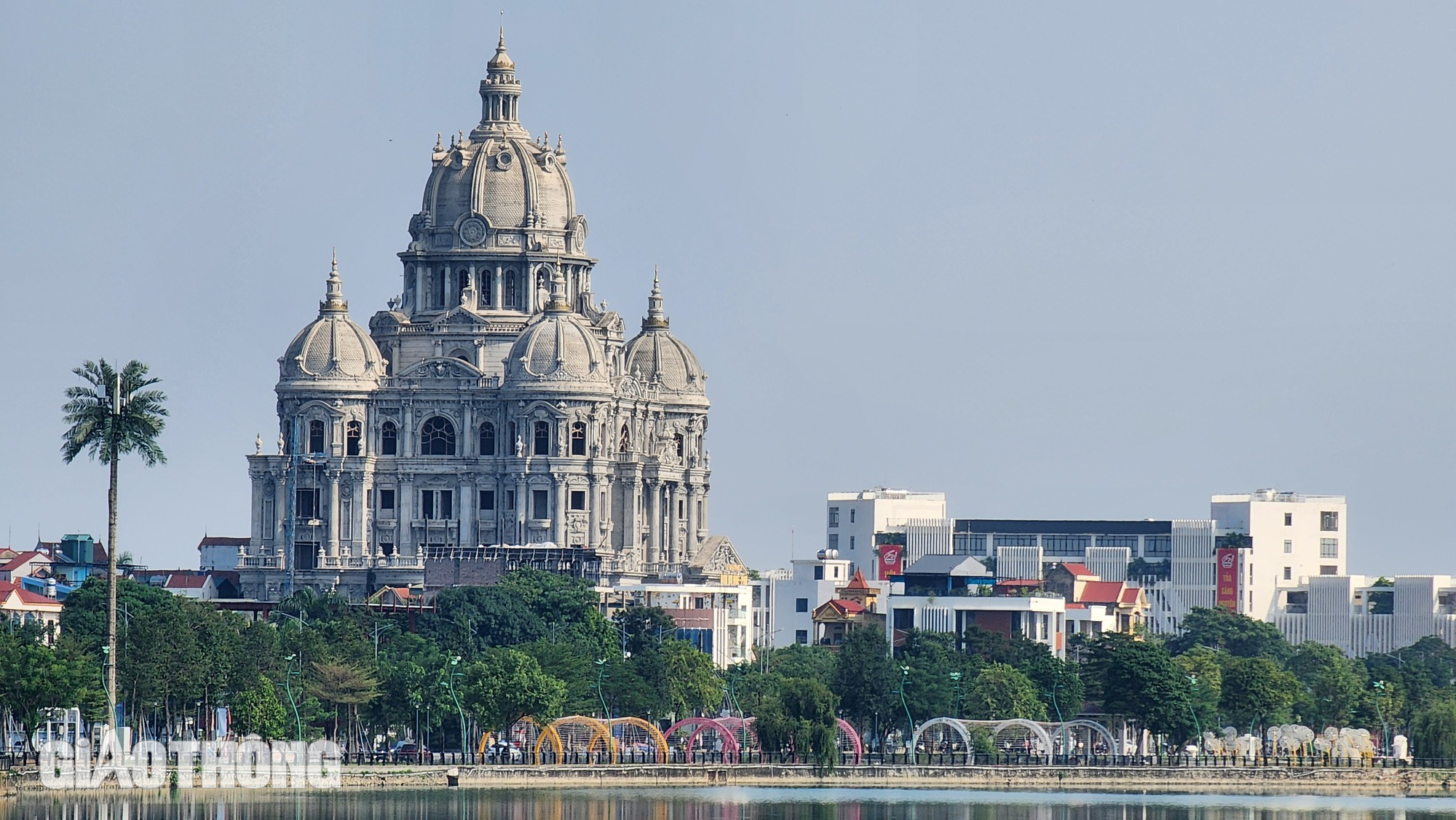 Cận cảnh l&acirc;u đ&agrave;i của đại gia xăng dầu ở Ph&uacute; Thọ nợ thuế- Ảnh 2.