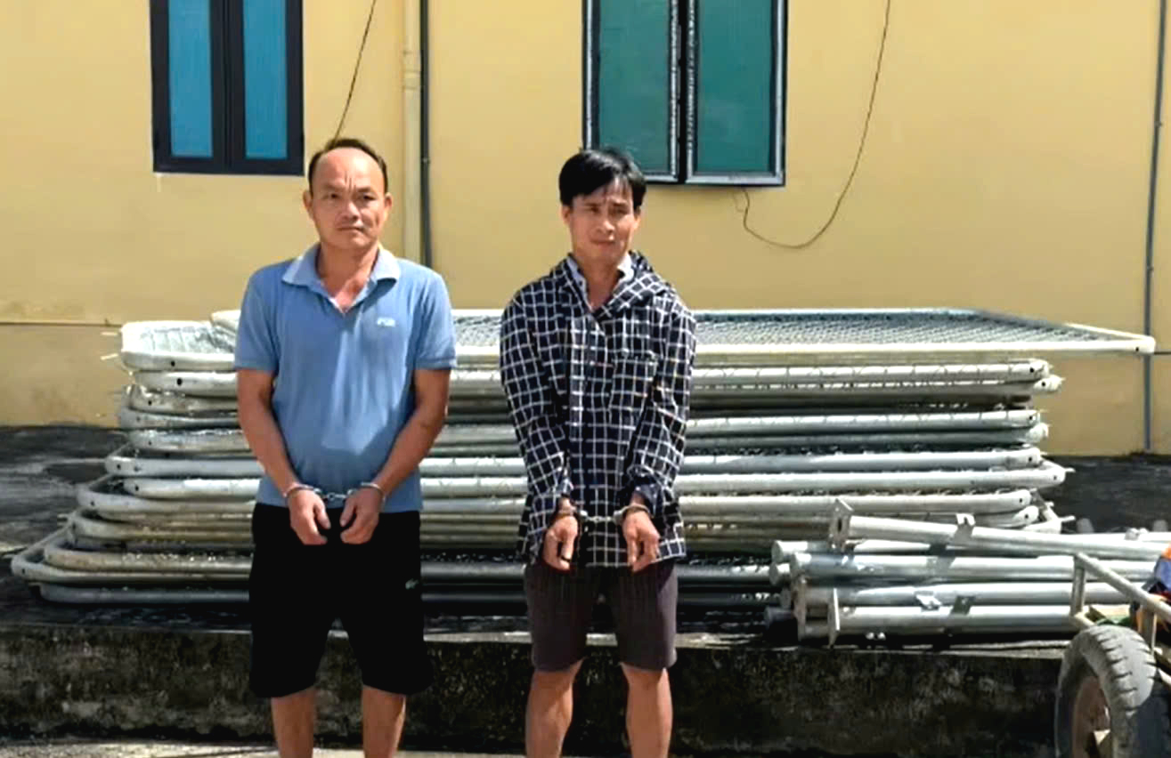 Bắt đối tượng tháo trộm rào chắn cao tốc QL45 - Nghi Sơn- Ảnh 1. Bắt đối tượng tháo trộm rào chắn cao tốc QL45 - Nghi Sơn- Ảnh 1.