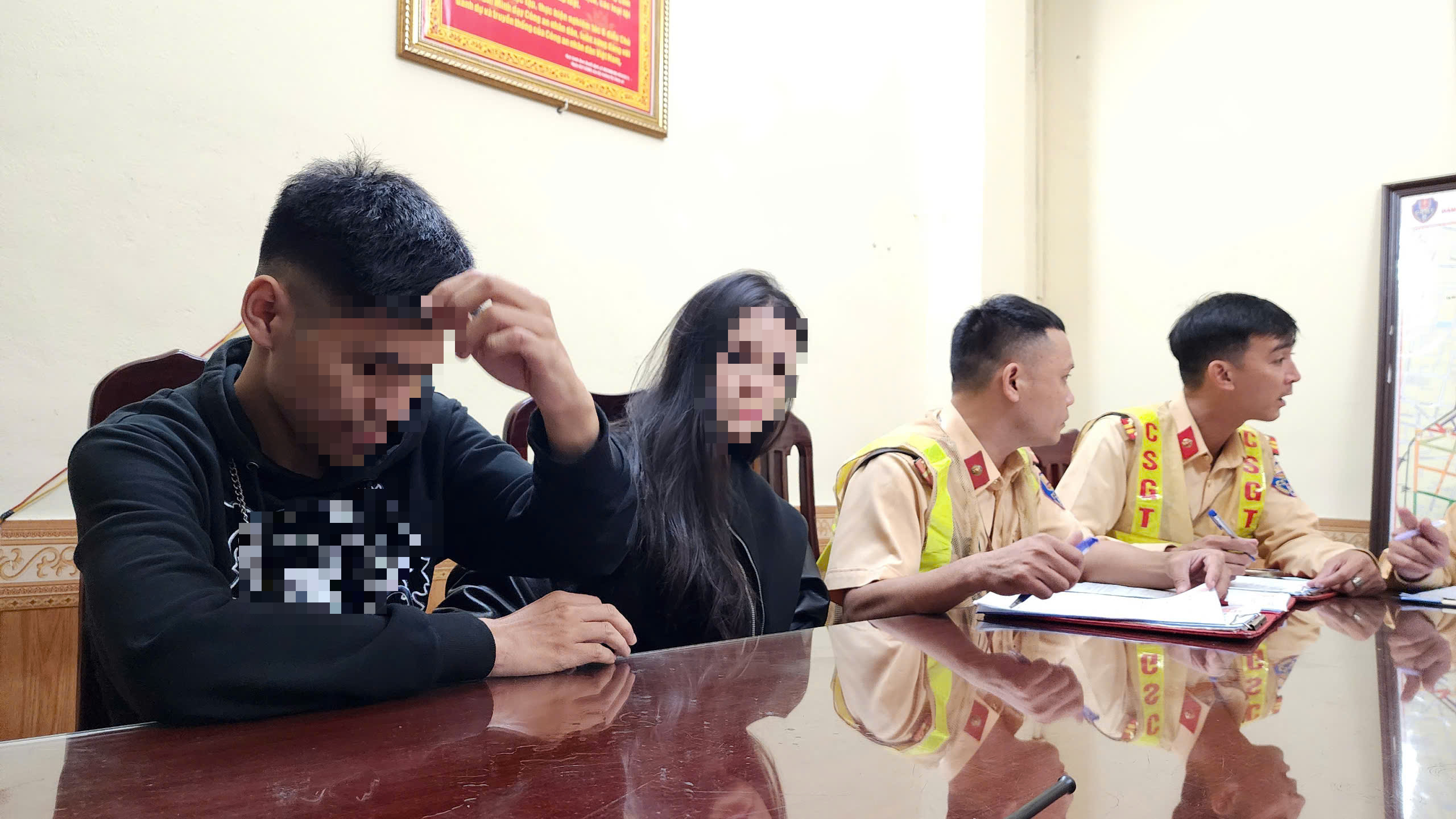 CSGT H&agrave; Nội xuy&ecirc;n đ&ecirc;m truy qu&eacute;t "qu&aacute;i xế"- Ảnh 8.