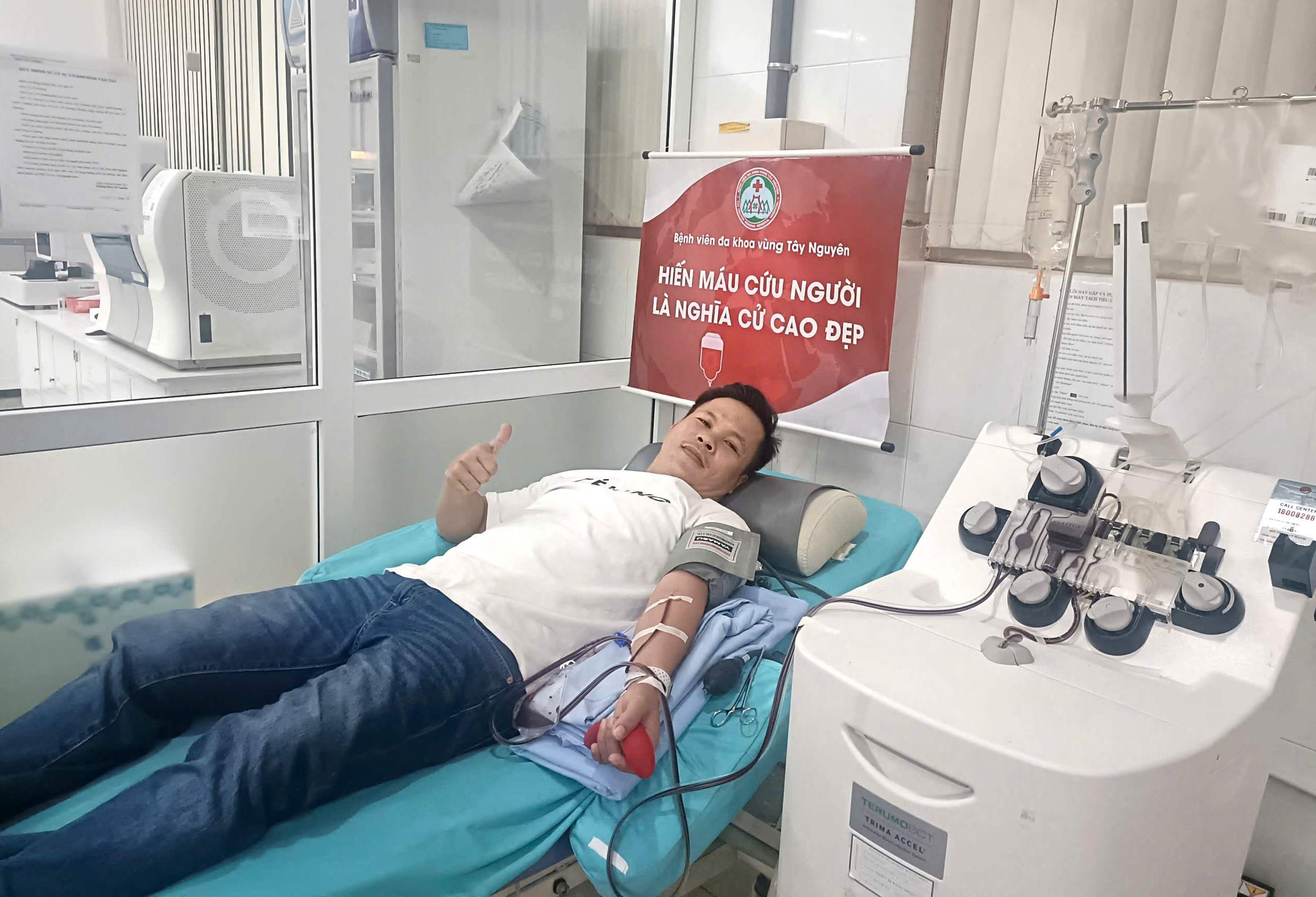 Chiến sĩ CSGT liên tiếp hiến tiểu cầu cứu hai cháu nhỏ- Ảnh 1. Chiến sĩ CSGT liên tiếp hiến tiểu cầu cứu hai cháu nhỏ- Ảnh 1.