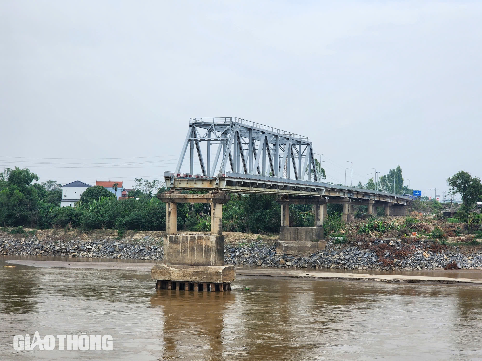 Chạy đua hoàn thiện thủ tục khởi công cầu Phong Châu mới ngay cuối năm 2024- Ảnh 1. Chạy đua hoàn thiện thủ tục khởi công cầu Phong Châu mới ngay cuối năm 2024- Ảnh 1.