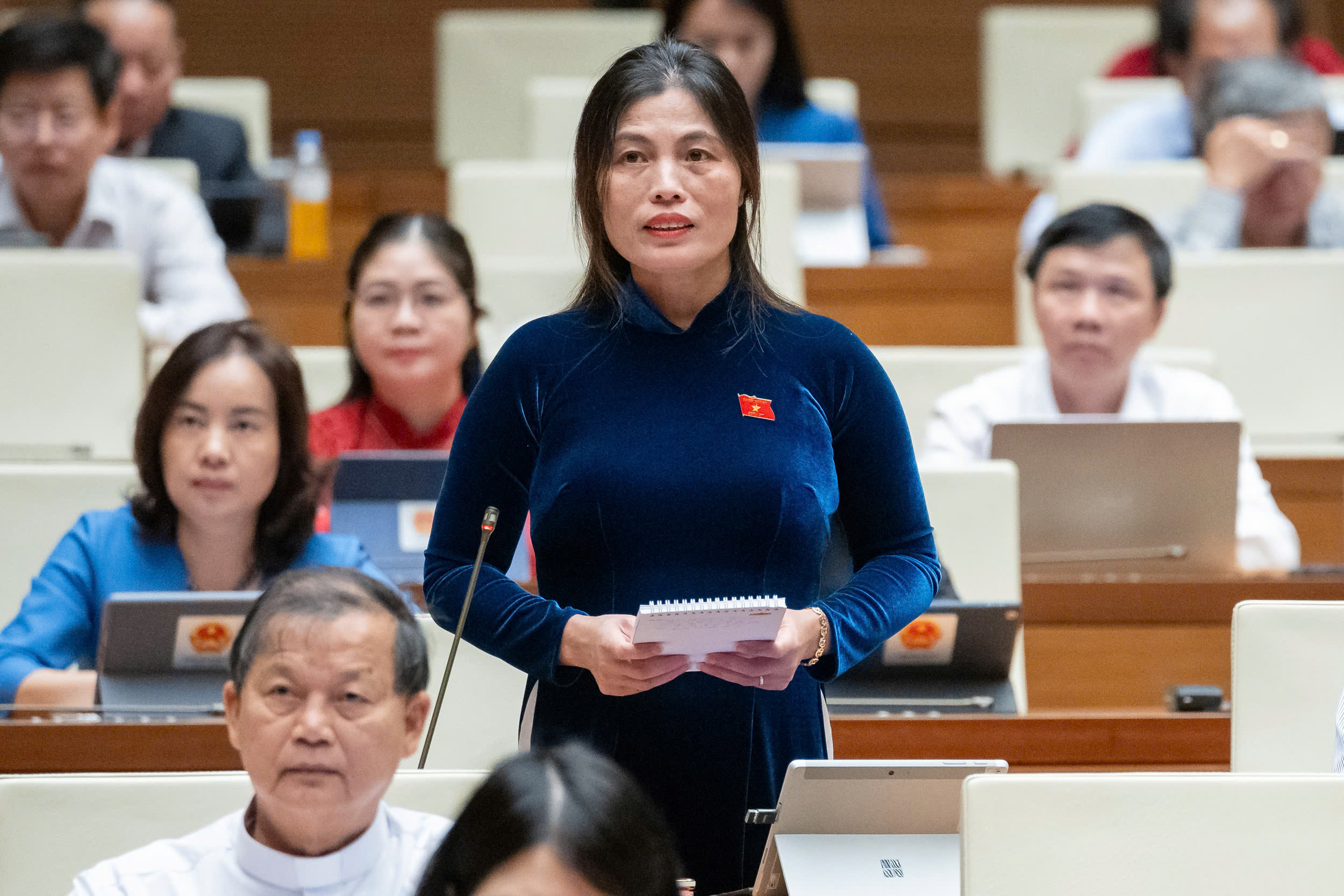Thống đốc Nguyễn Thị Hồng: Ng&acirc;n h&agrave;ng Nh&agrave; nước kh&ocirc;ng cấm cho vay bất động sản- Ảnh 1.