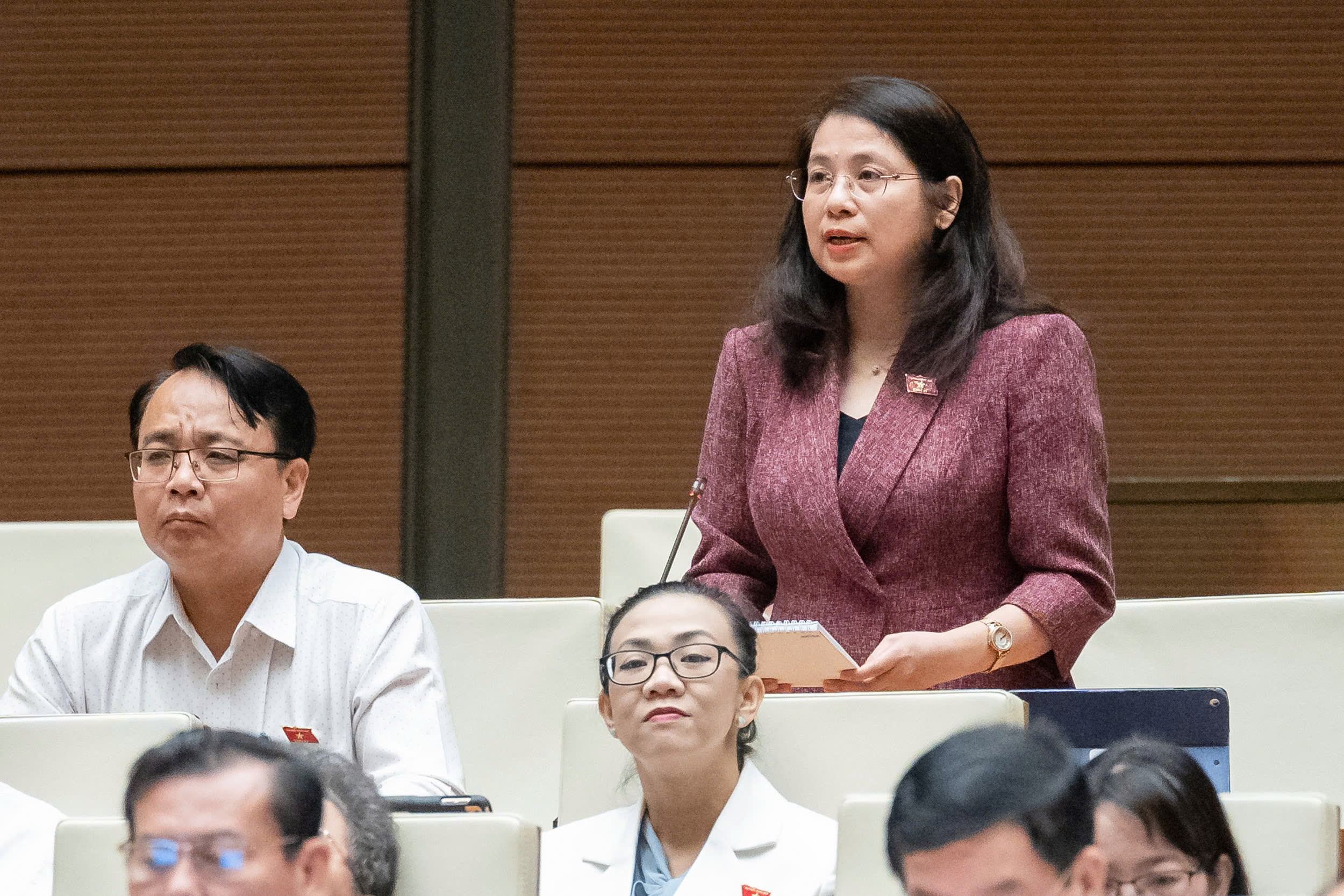 Thống đốc Nguyễn Thị Hồng: Ng&acirc;n h&agrave;ng Nh&agrave; nước kh&ocirc;ng cấm cho vay bất động sản- Ảnh 4.