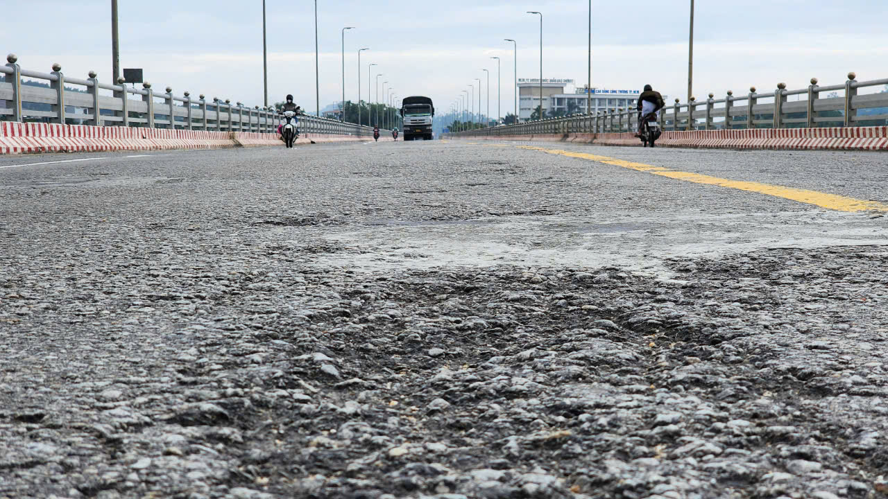 Cầu Trà Khúc 2 vận hành ra sao sau hai tháng hoạt động trở lại?- Ảnh 2. Cầu Trà Khúc 2 vận hành ra sao sau hai tháng hoạt động trở lại?- Ảnh 2.