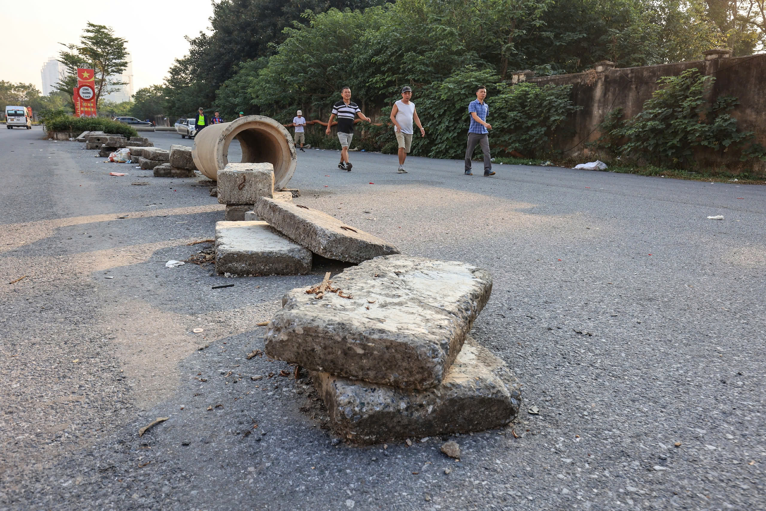 Ngổn ngang dự &aacute;n thi c&ocirc;ng đường hơn 250 tỷ tại H&agrave; Nội- Ảnh 5.