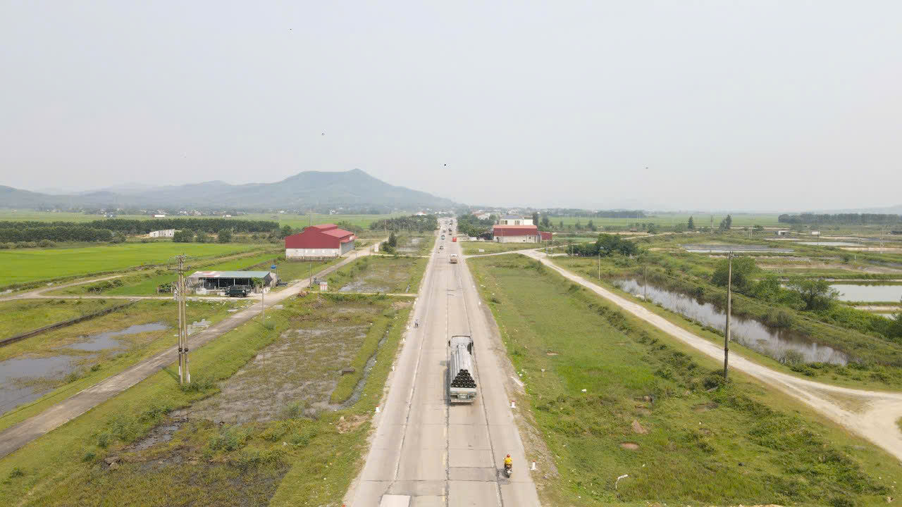 Gần 70 tỷ thảm lại 3km quốc lộ 1A đoạn qua H&agrave; Tĩnh- Ảnh 1.
