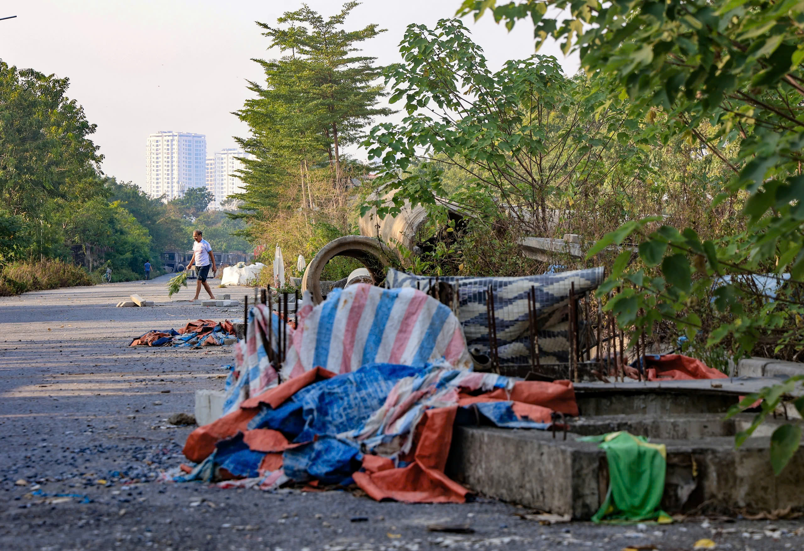 Ngổn ngang dự &aacute;n thi c&ocirc;ng đường hơn 250 tỷ tại H&agrave; Nội- Ảnh 12.