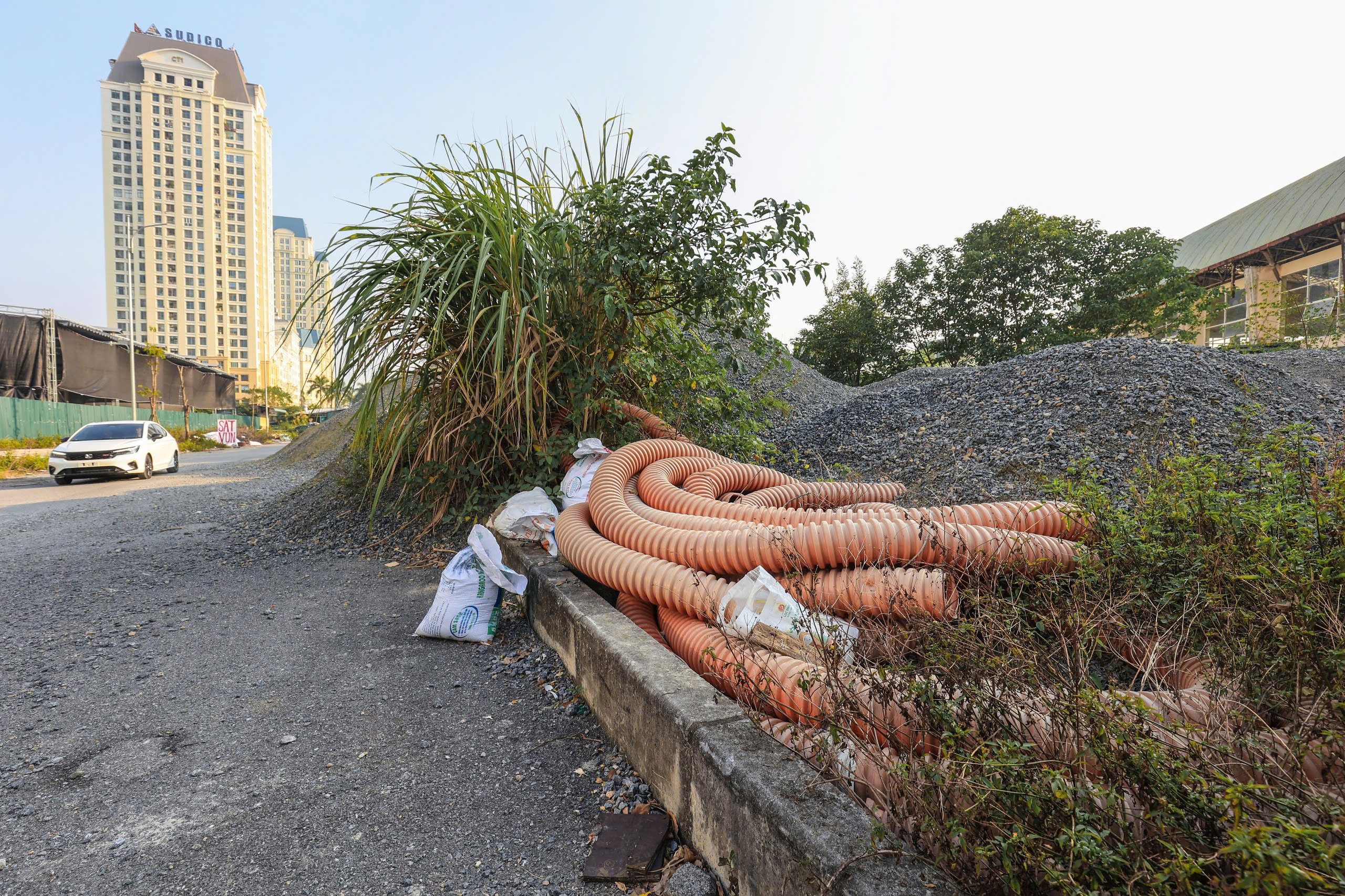 Ngổn ngang dự &aacute;n thi c&ocirc;ng đường hơn 250 tỷ tại H&agrave; Nội- Ảnh 10.