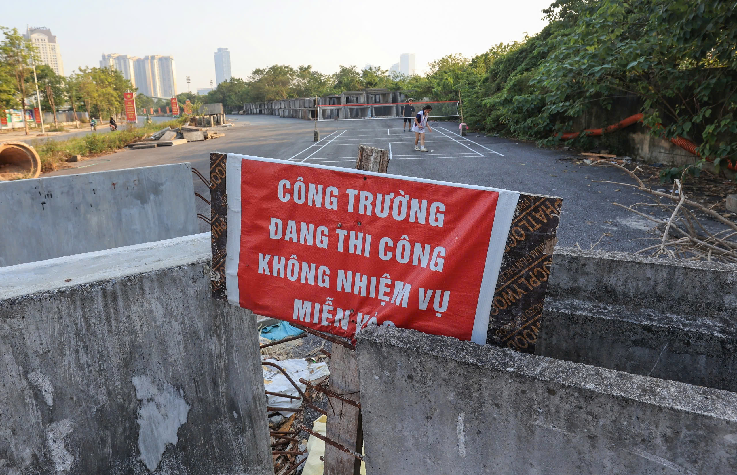 Ngổn ngang dự &aacute;n thi c&ocirc;ng đường hơn 250 tỷ tại H&agrave; Nội- Ảnh 4.