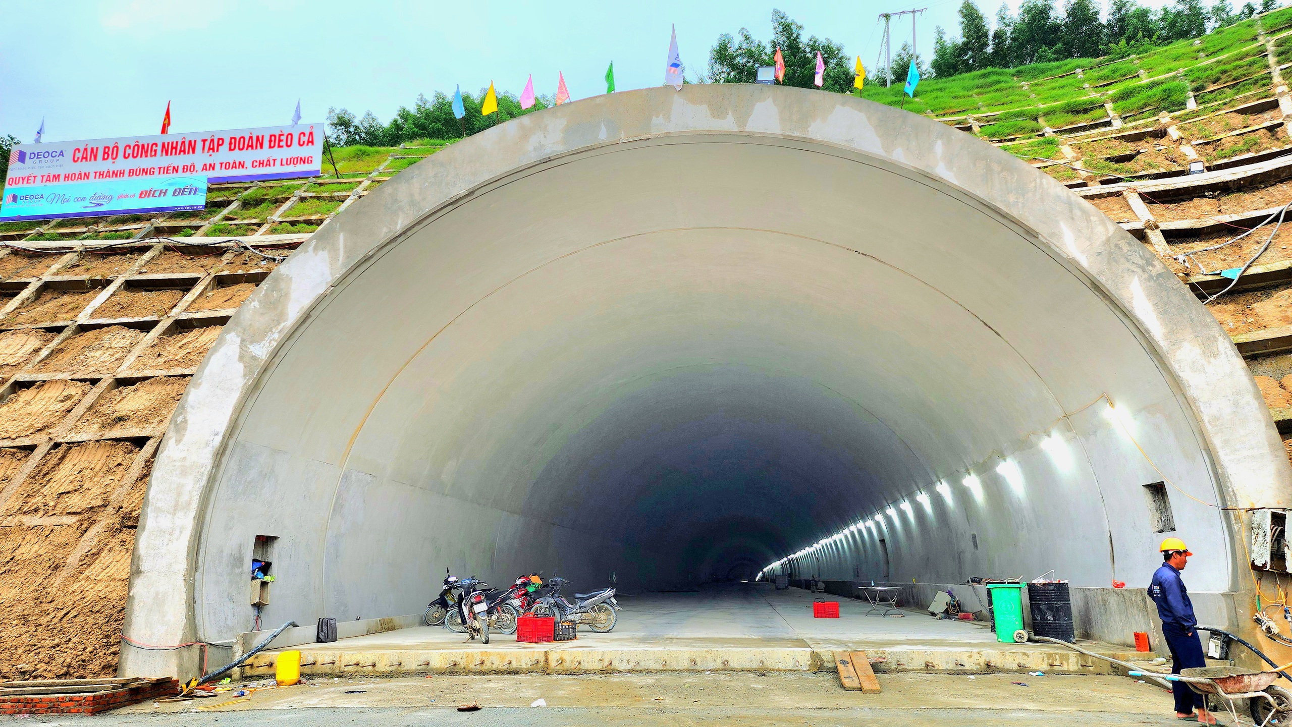 Tận thấy thiết bị "khủng" sắp lắp đặt tại hầm cao tốc qua Quảng Ng&atilde;i- Ảnh 9.