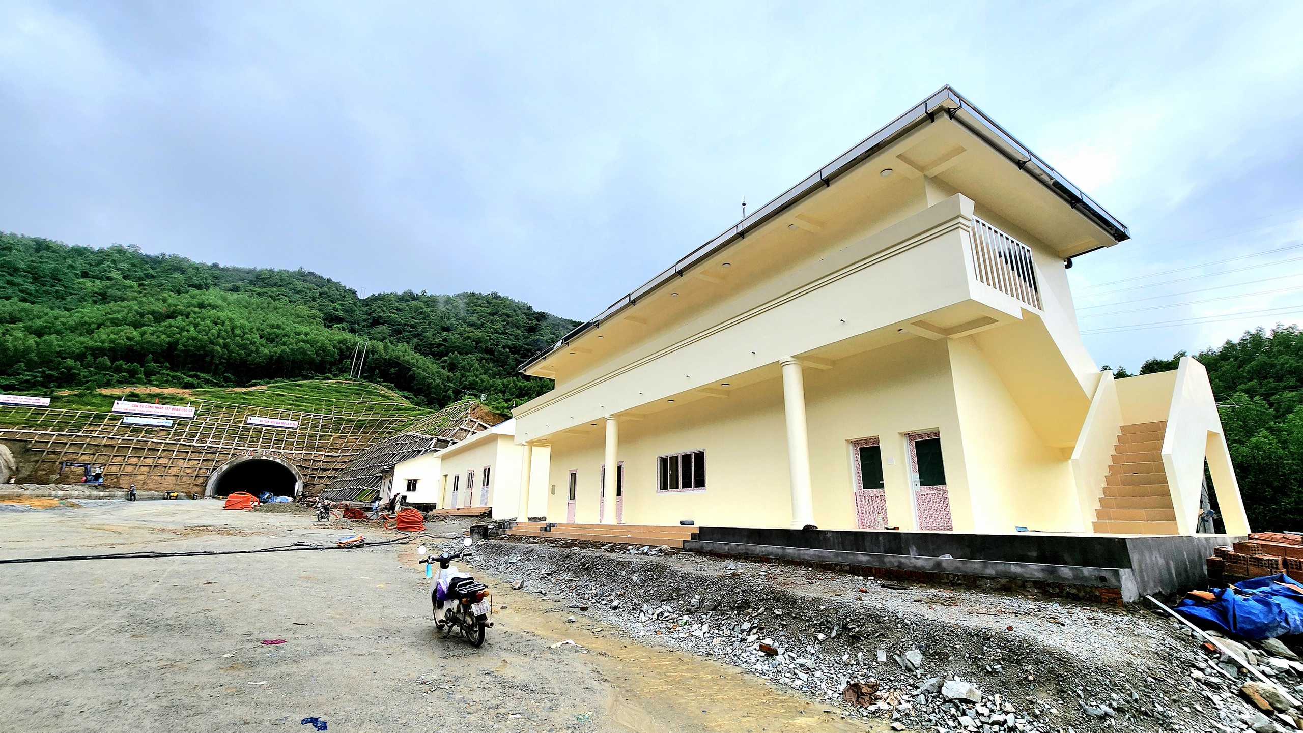 Tận thấy thiết bị "khủng" sắp lắp đặt tại hầm cao tốc qua Quảng Ng&atilde;i- Ảnh 10.
