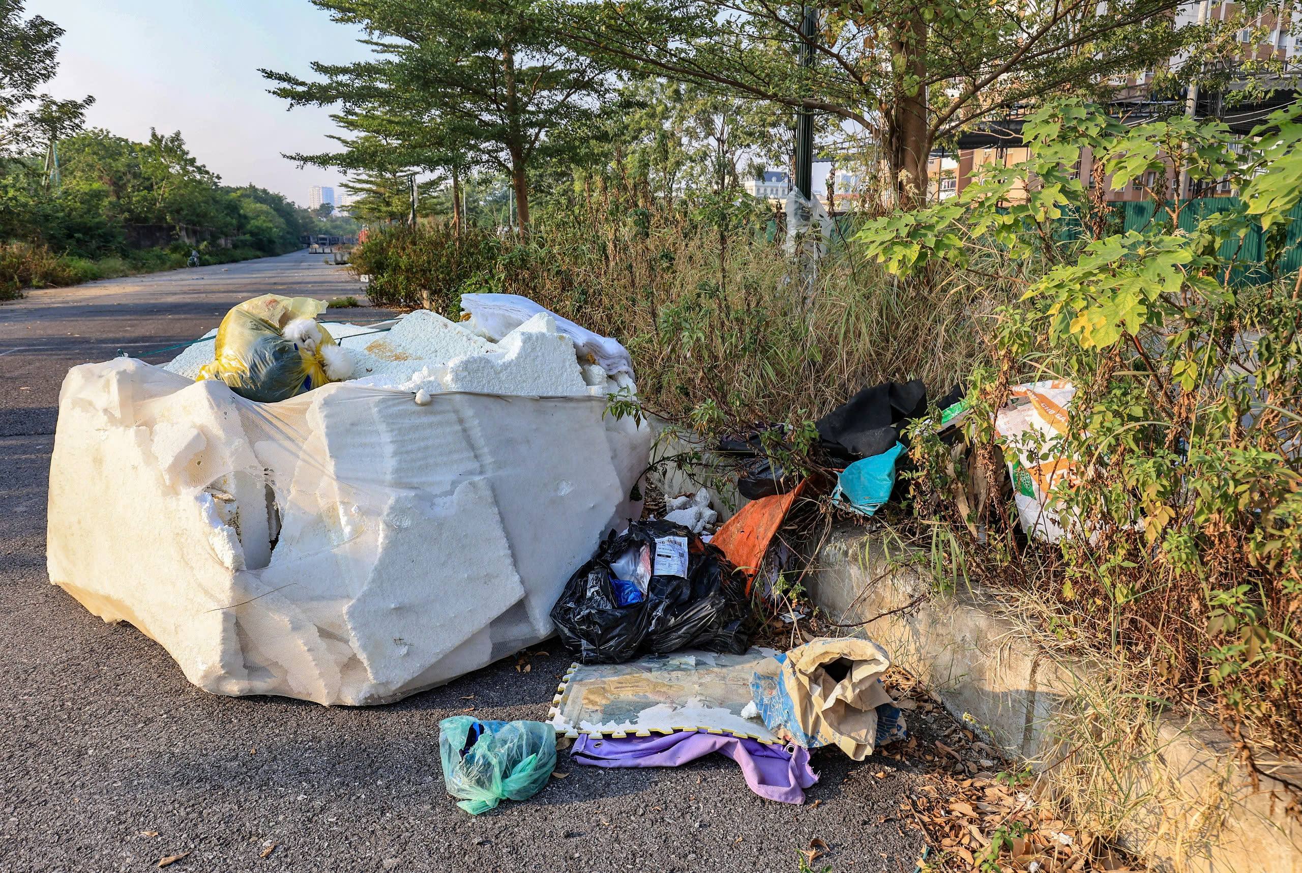 Ngổn ngang dự &aacute;n thi c&ocirc;ng đường hơn 250 tỷ tại H&agrave; Nội- Ảnh 13.