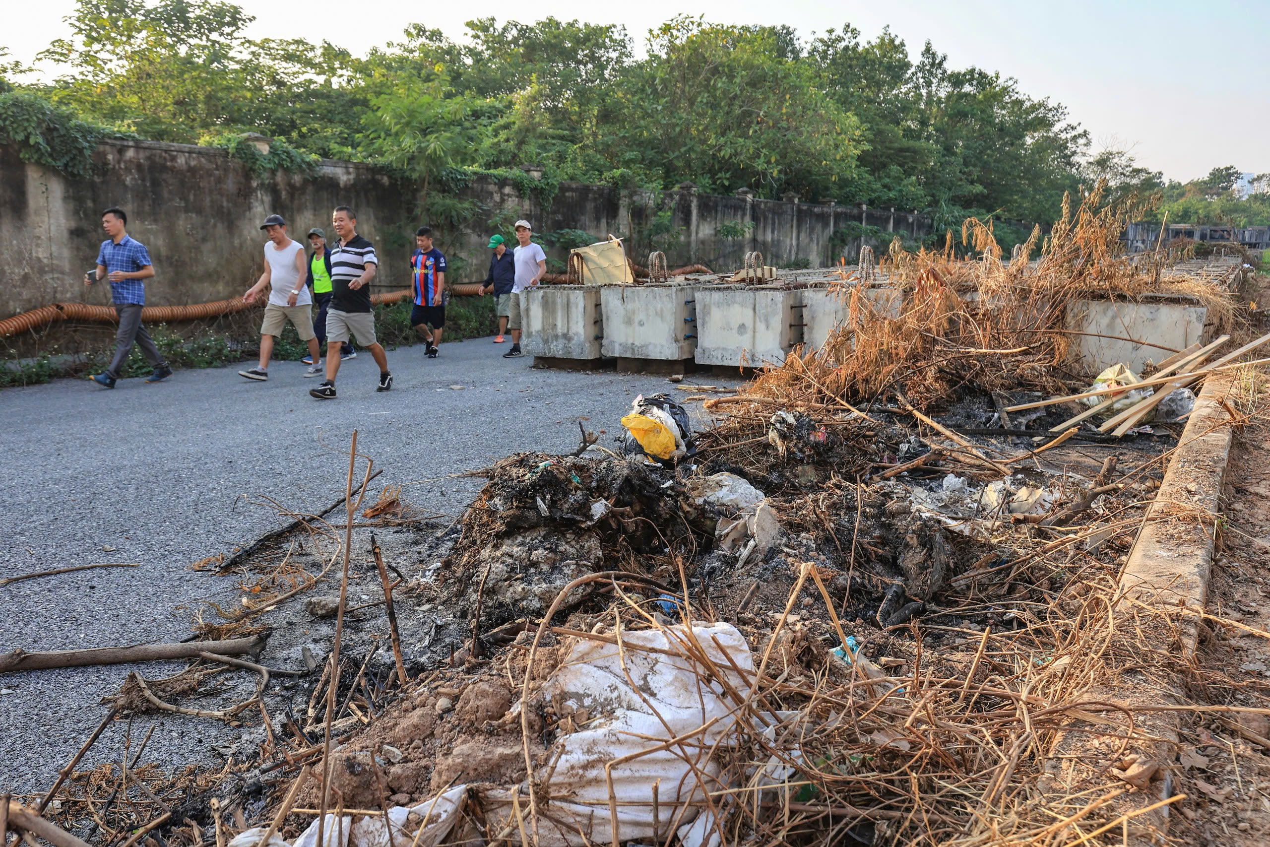 Ngổn ngang dự &aacute;n thi c&ocirc;ng đường hơn 250 tỷ tại H&agrave; Nội- Ảnh 3.