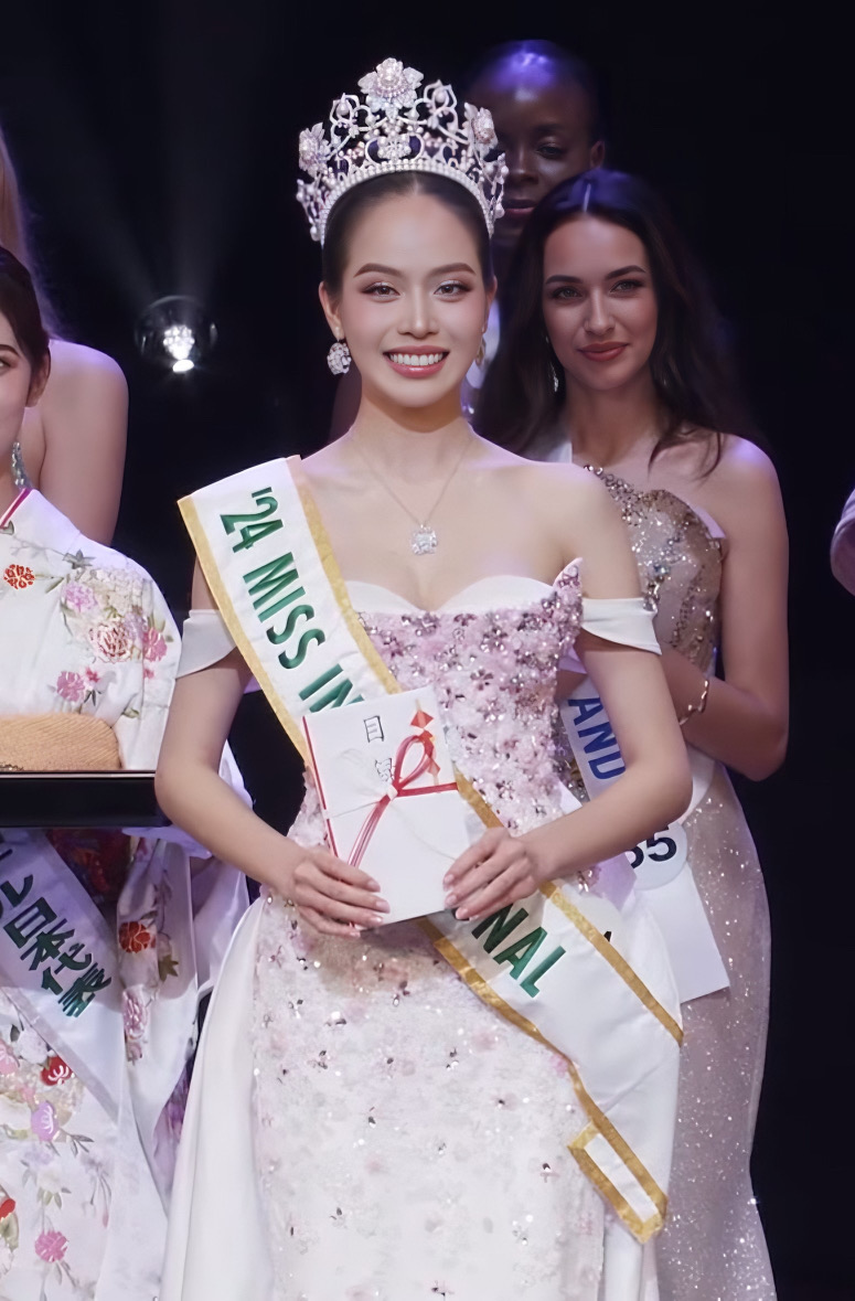 Hoa hậu Thanh Thủy nhanh ch&oacute;ng v&agrave;o viện tại Nhật, sau đăng quang Miss International- Ảnh 1.
