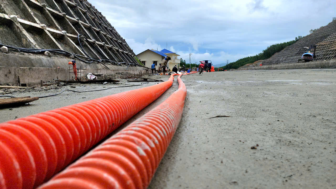 Tận thấy thiết bị "khủng" sắp lắp đặt tại hầm cao tốc qua Quảng Ng&atilde;i- Ảnh 12.