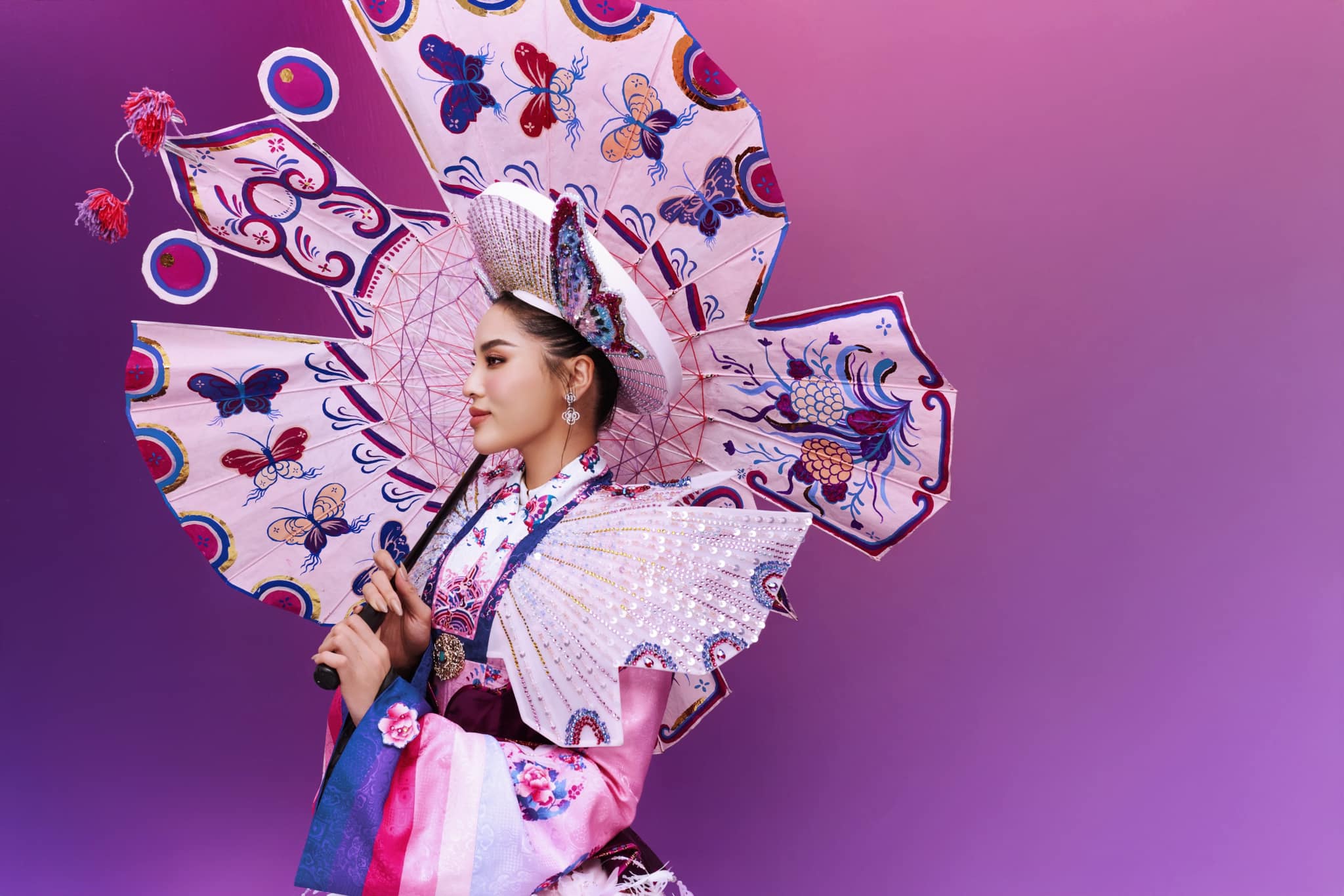 Hoa hậu Kỳ Duy&ecirc;n lựa chọn "Ngọc Điệp Kỳ Nam" cho Trang phục D&acirc;n tộc Miss Universe 2024- Ảnh 8.