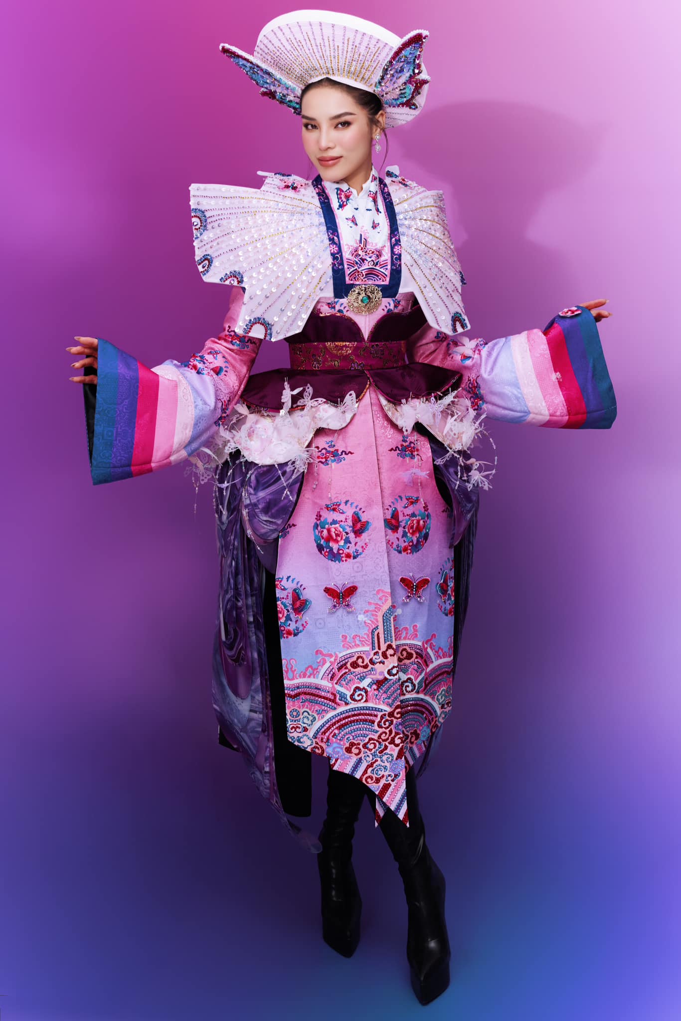 Hoa hậu Kỳ Duy&ecirc;n lựa chọn "Ngọc Điệp Kỳ Nam" cho Trang phục D&acirc;n tộc Miss Universe 2024- Ảnh 2.