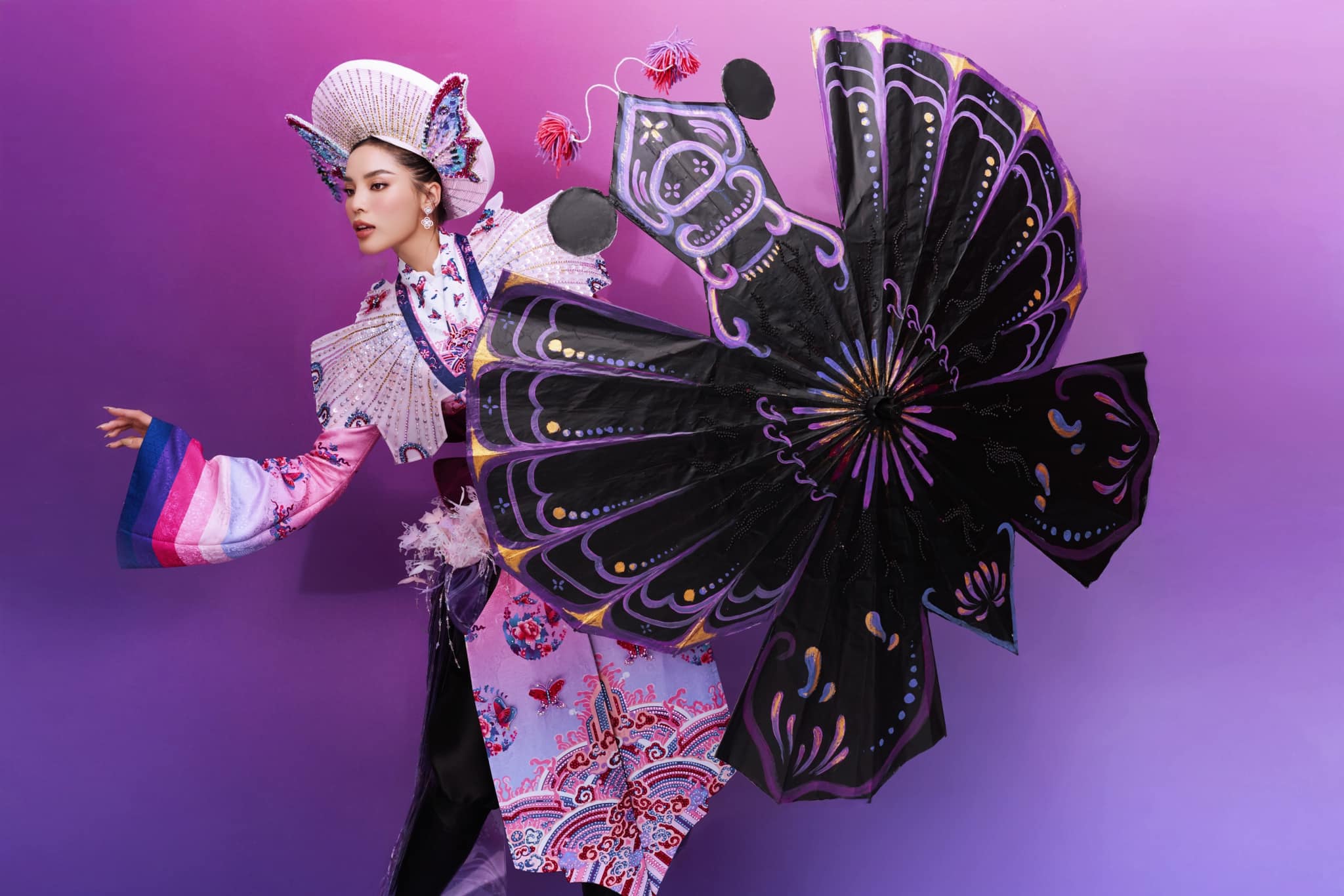 Hoa hậu Kỳ Duy&ecirc;n lựa chọn "Ngọc Điệp Kỳ Nam" cho Trang phục D&acirc;n tộc Miss Universe 2024- Ảnh 5.