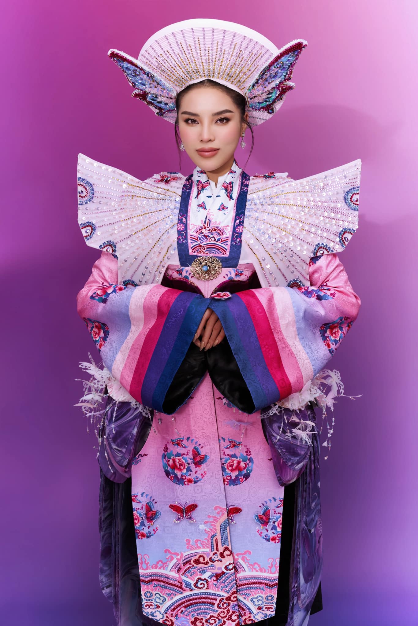 Hoa hậu Kỳ Duy&ecirc;n lựa chọn "Ngọc Điệp Kỳ Nam" cho Trang phục D&acirc;n tộc Miss Universe 2024- Ảnh 6.