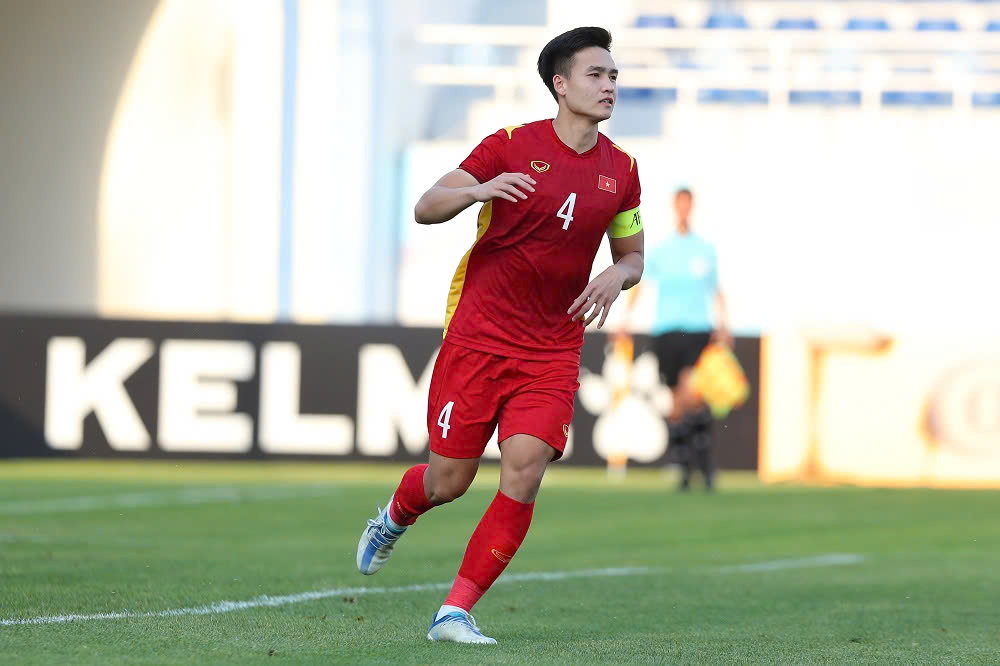 Trụ cột h&agrave;ng thủ tuyển Việt Nam nguy cơ mất AFF Cup 2024- Ảnh 1.