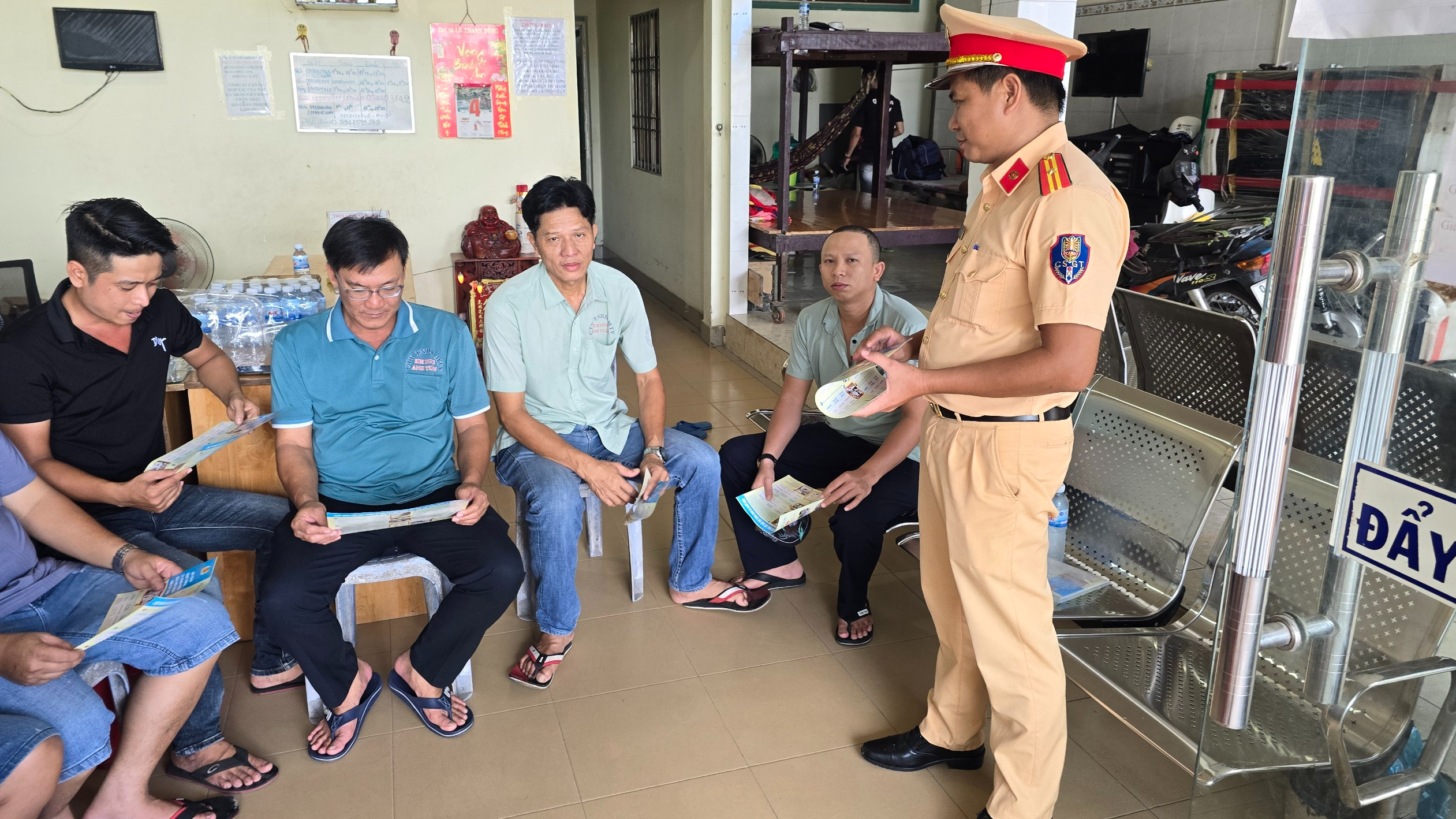 CSGT Bạc Li&ecirc;u đa dạng h&igrave;nh thức tuy&ecirc;n truyền ATGT- Ảnh 4.
