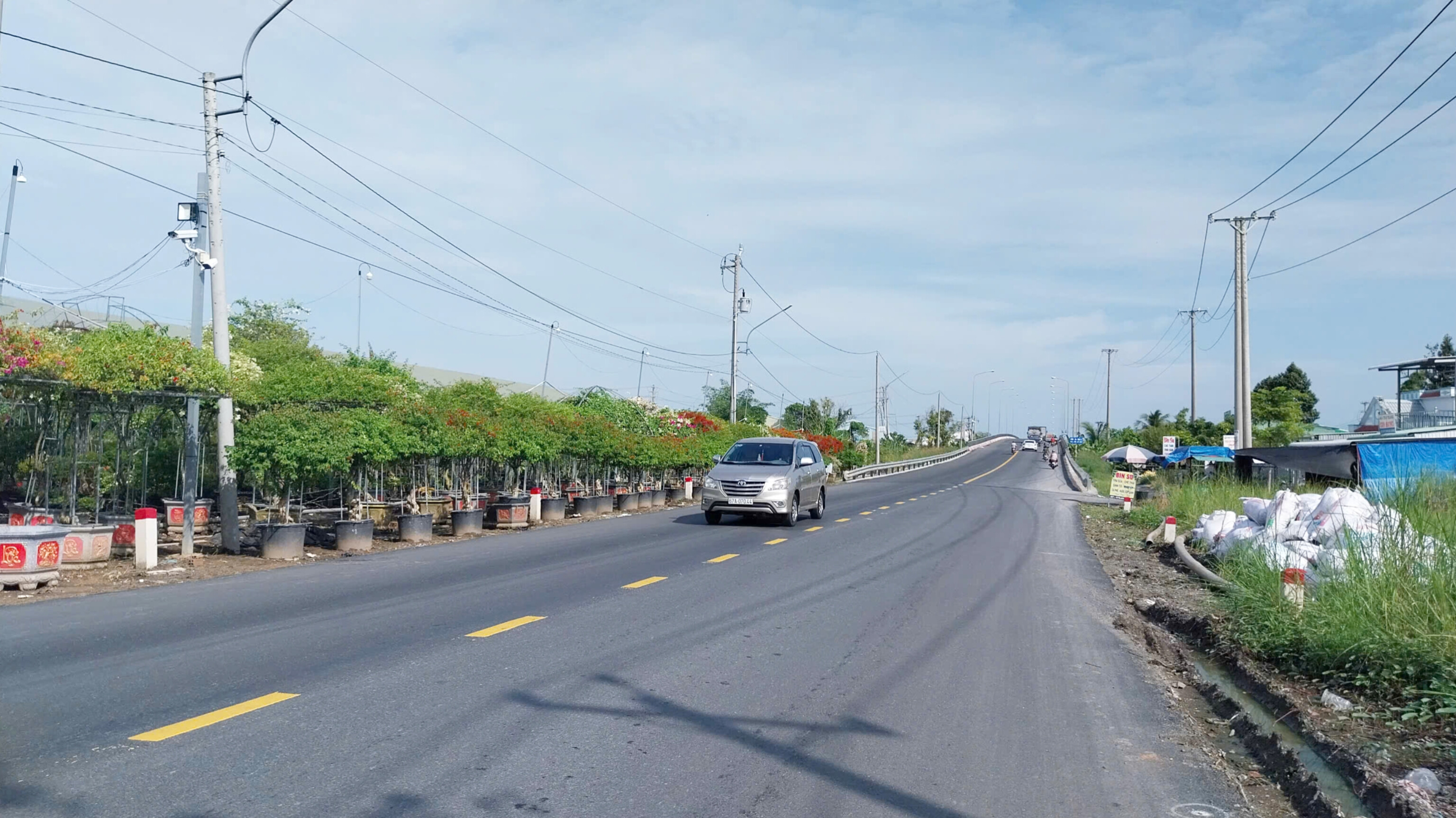 Đồng Tháp: Thảm nhựa bằng phẳng đường đầu cầu Sa Đéc 2- Ảnh 1. Đồng Tháp: Thảm nhựa bằng phẳng đường đầu cầu Sa Đéc 2- Ảnh 1.