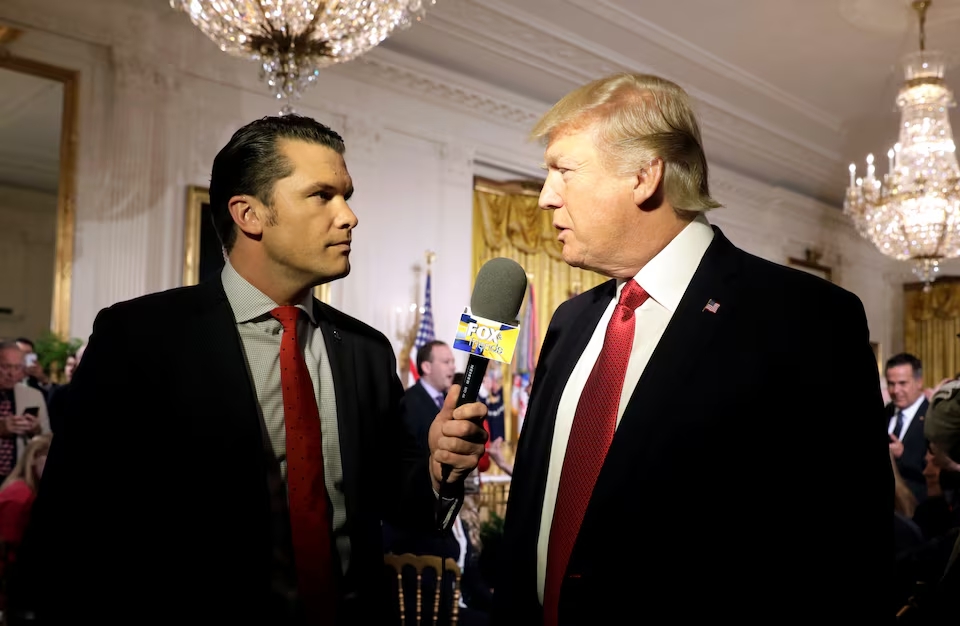 &Ocirc;ng Trump bất ngờ chọn người dẫn chương tr&igrave;nh l&agrave;m Bộ trưởng Quốc ph&ograve;ng- Ảnh 1.